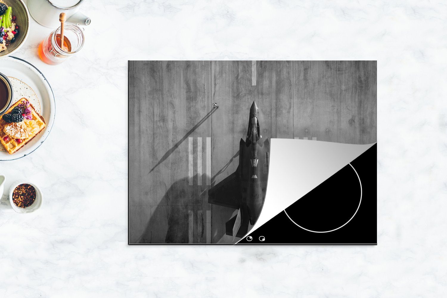 Kampfjet - Mobile Boden Ceranfeldabdeckung Der nutzbar, Lightning Vinyl, F-35 schwarz-weiß, MuchoWow 70x52 II (1 tlg), Arbeitsfläche am cm, Herdblende-/Abdeckplatte