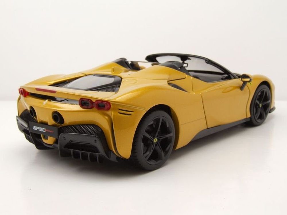 Bburago Modellauto Ferrari SF90 Spider gold, Maßstab 1:18