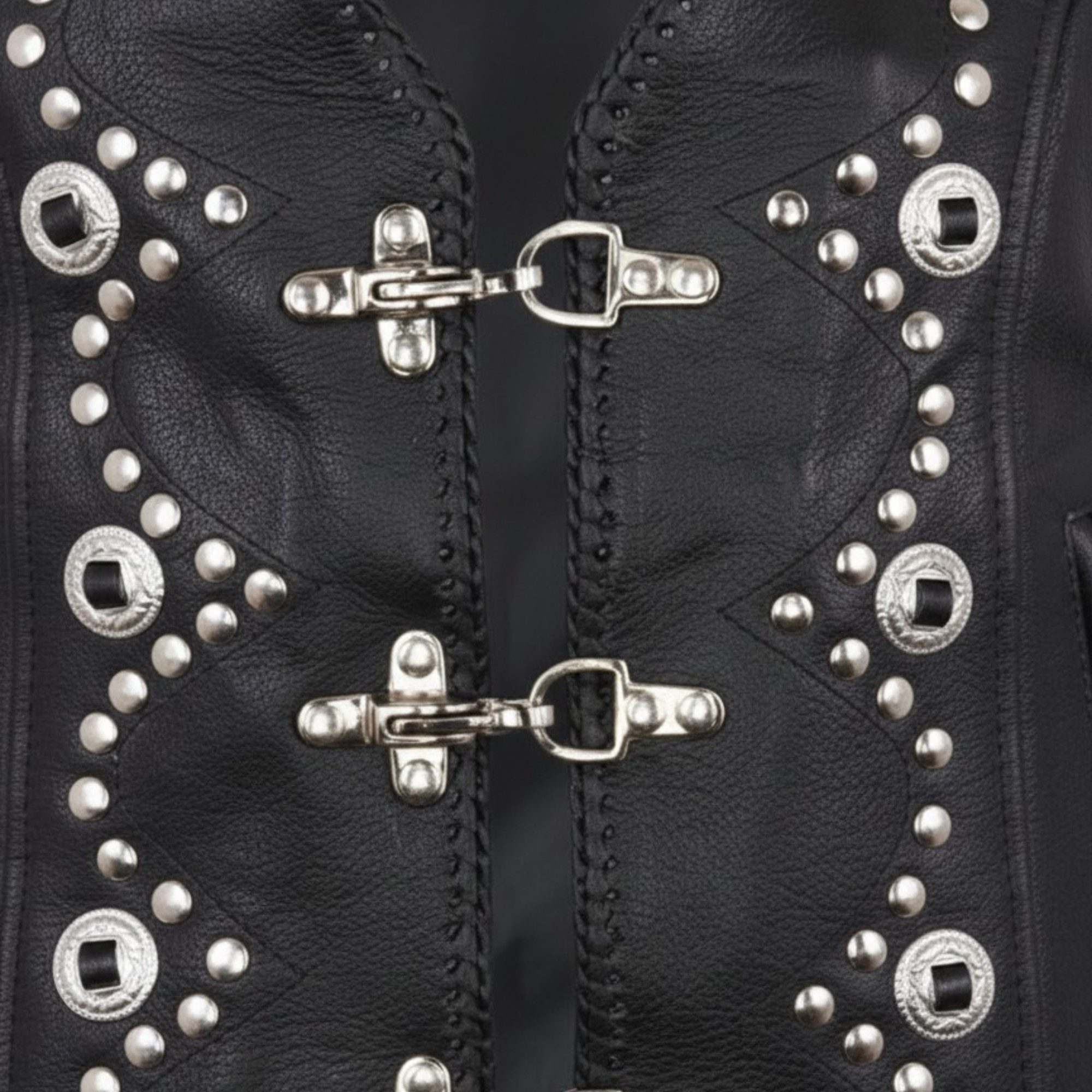 MDM Lederweste Damen Lederweste Schwarz mit Nieten Conchos und Schnallen (Damen Bikerweste aus Echtleder mit Nieten, Conchos und Schnürung) Damen Biker Lederwes – Bild 4 von 5