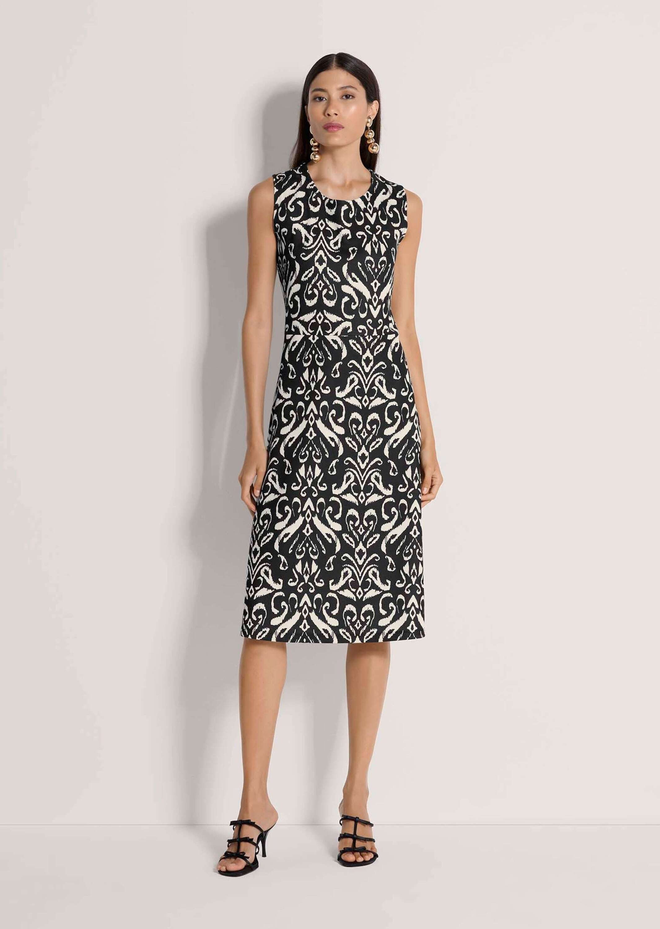MADELEINE Maxikleid Sommerkleid mit Unikat-Print Viskosekleid mit Rundhals, schwingendem Rock, Knielänge und ohne Arm