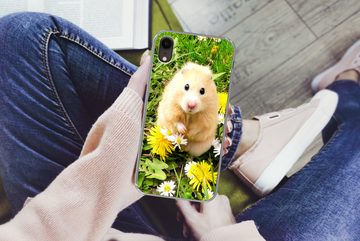 MuchoWow Handyhülle Hamster zwischen Blumen, Handyhülle Apple iPhone XR, Smartphone-Bumper, Print, Handy