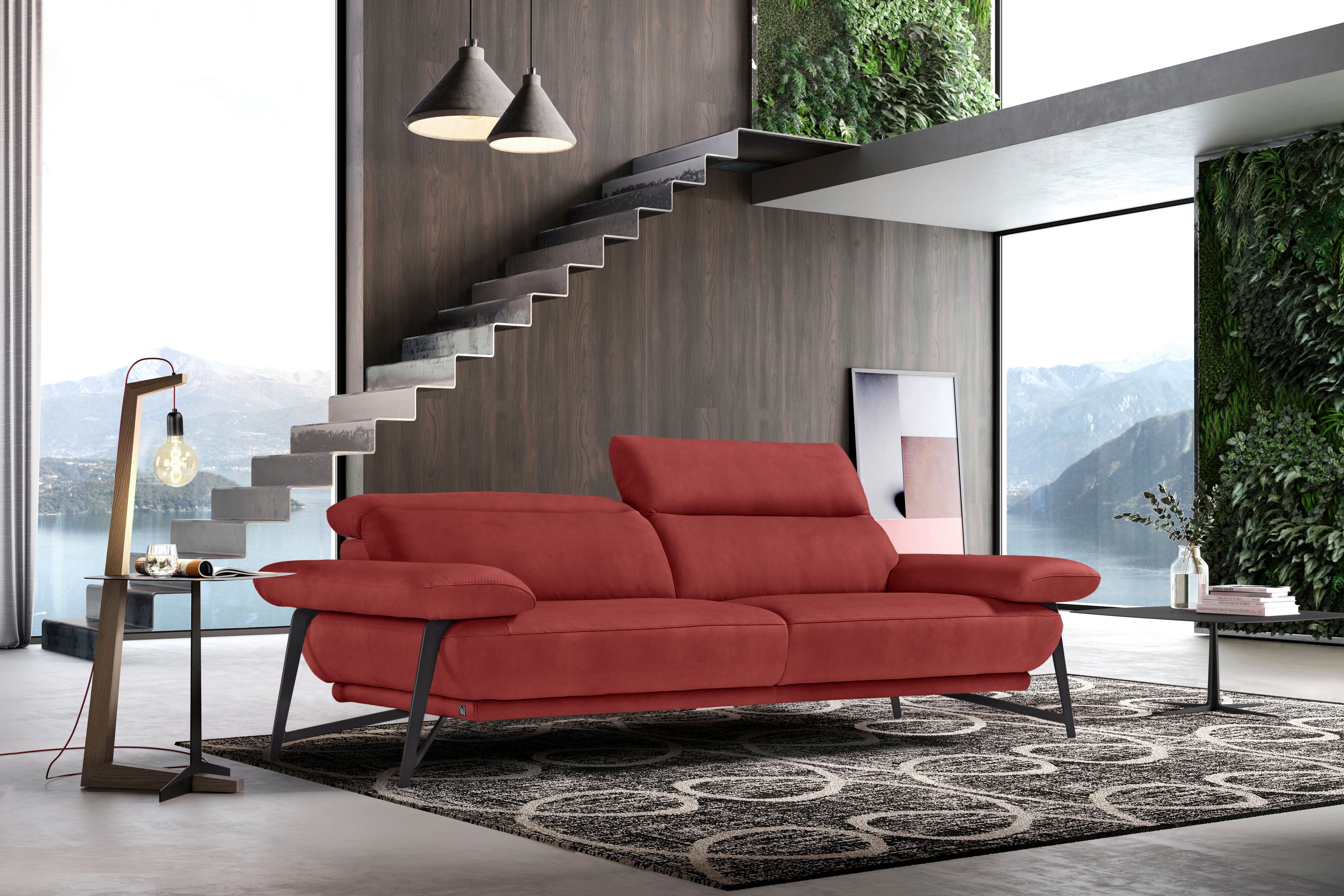 Egoitaliano 2,5-Sitzer Anais, Designsofa mit erstklassigem Sitzkomfort, Fußfarbe schattengrau, Kopfteil verstellbar, 232 cm, Luxus-Microfaser Lederoptik, marsala