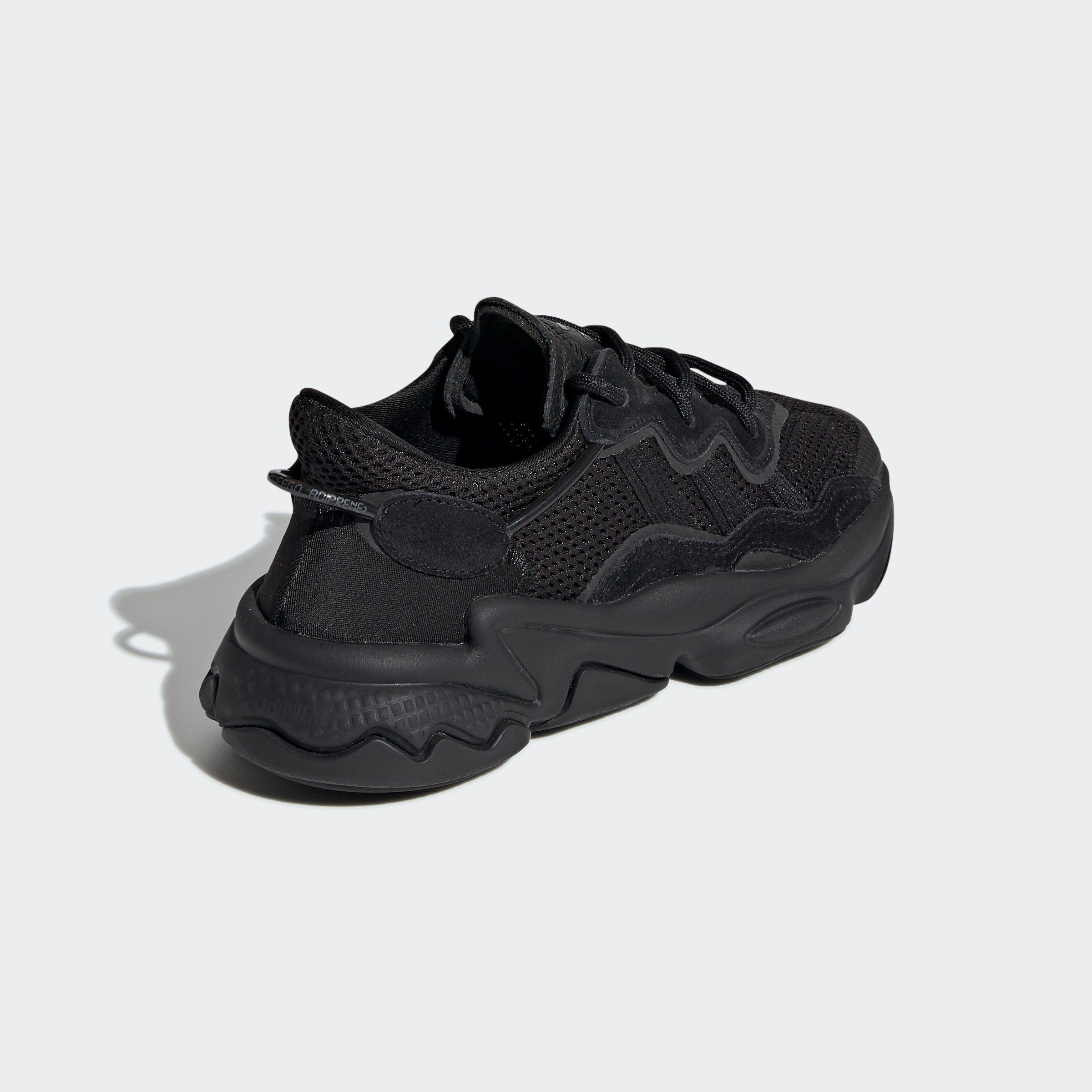 adidas Originals OZWEEGO Grey Trace Black Black / Core Metallic / Core Sneaker