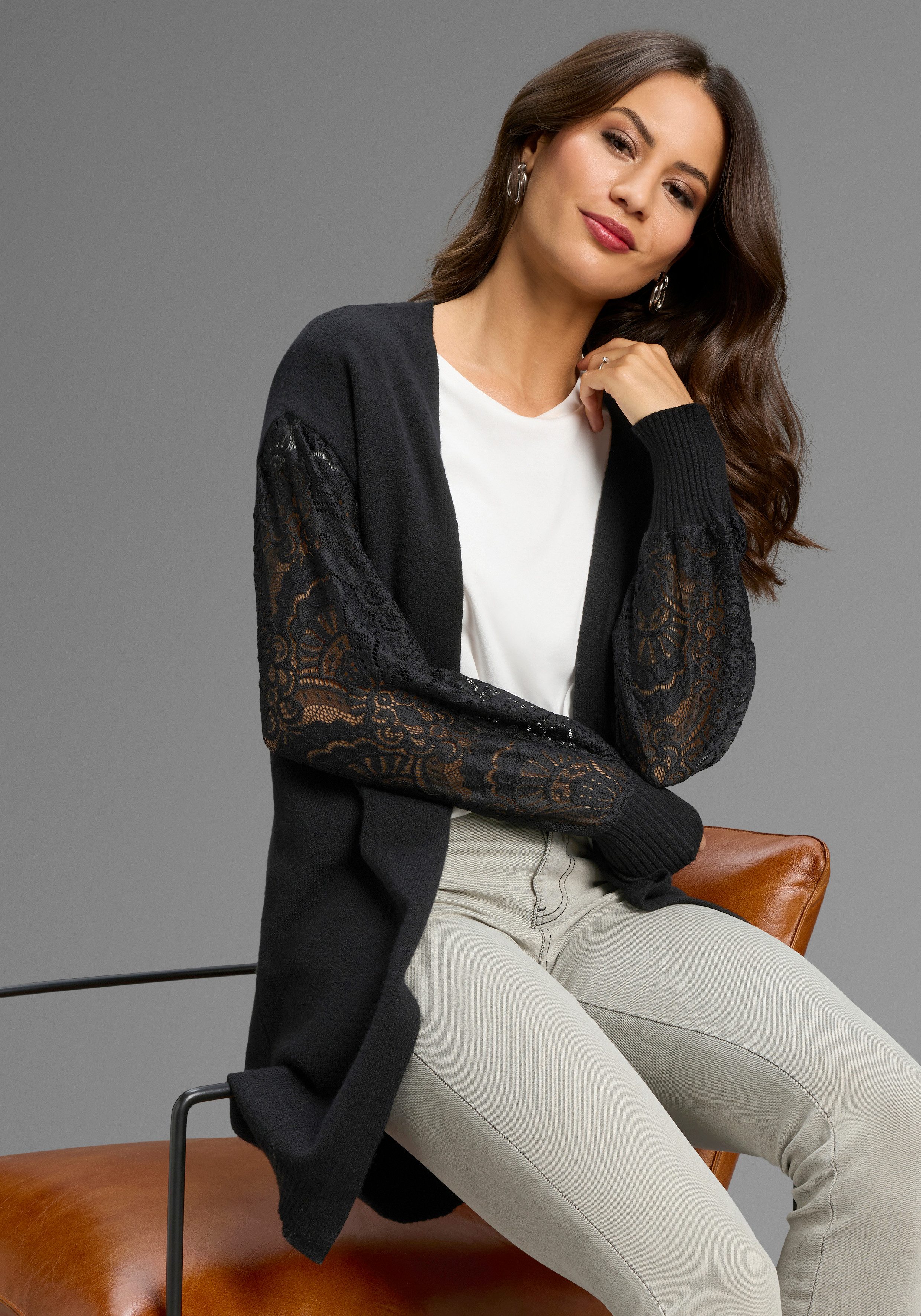 Laura Scott Strickjacke kuscheliger Winterstrick mit femininen Spitzenärmel günstig online kaufen