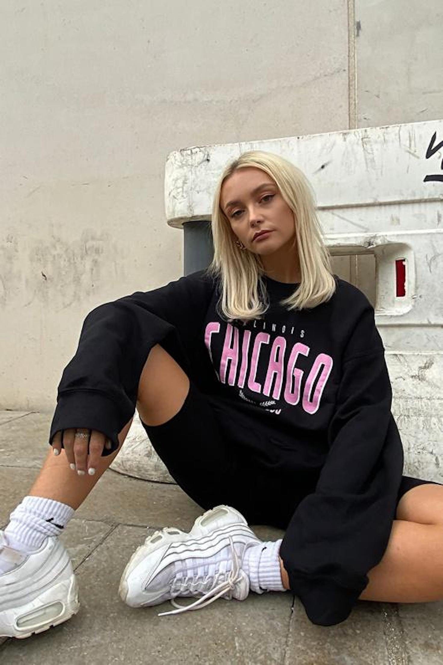 Worldclassca Sweatshirt Worldclassca Damen Mädchen Oversized Sweatshirt Lounge Homewear Sweater Shirt Bedruckt Schriftzug CHICAGO Uni Farben Freizeit Sport Langarmshirt Oberteil Pulli Пуловери Blogger NEU S-L