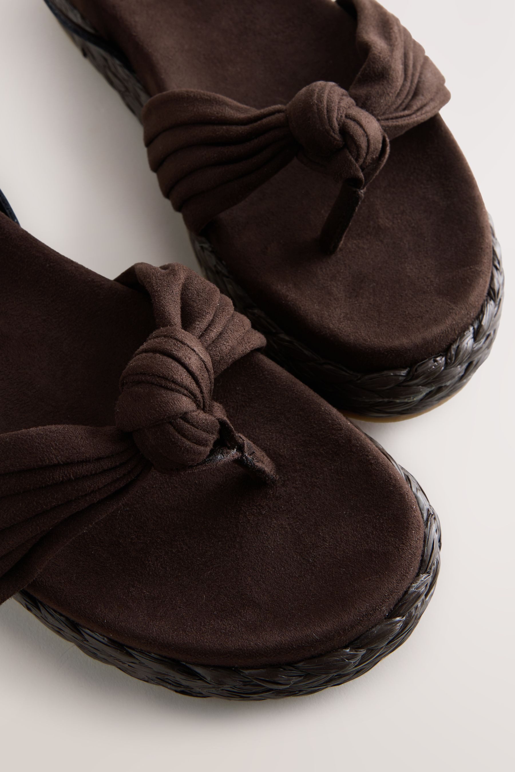 Next Zehentrenner aus Bast mit Knotendetail Keilsandalette (1-tlg)