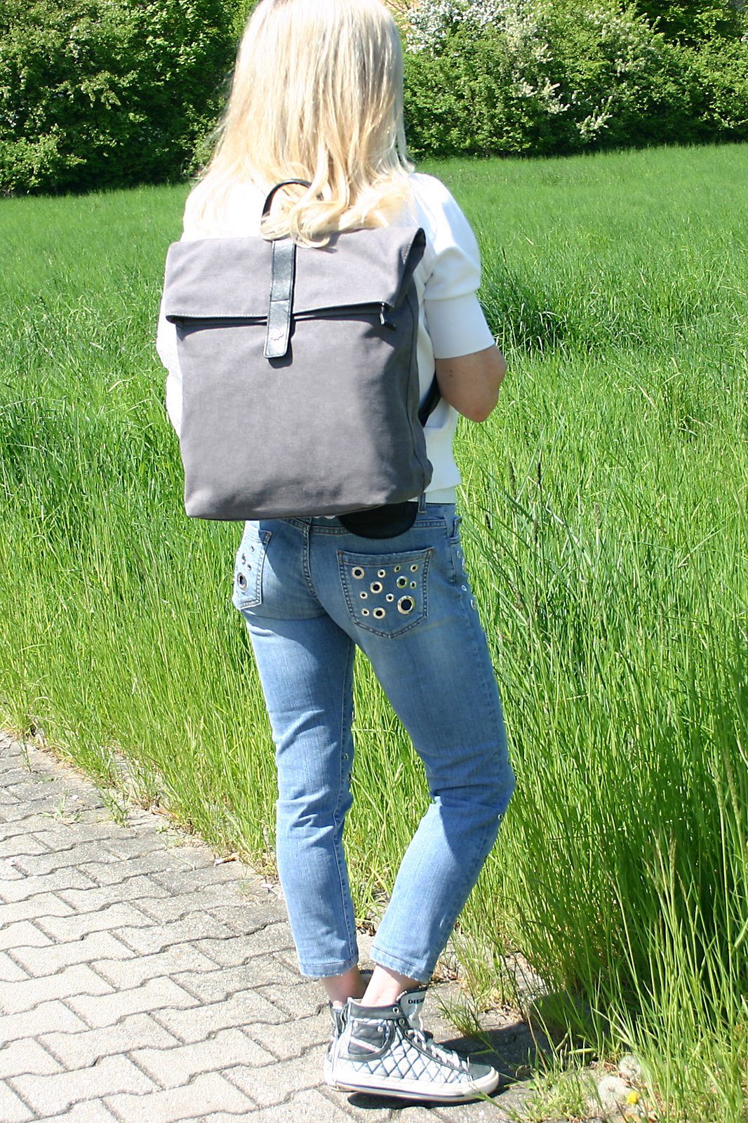J JONES JENNIFER JONES Daypack - Casual Damen Rucksack aus Canvas - mit Tabletfach - 15 Liter