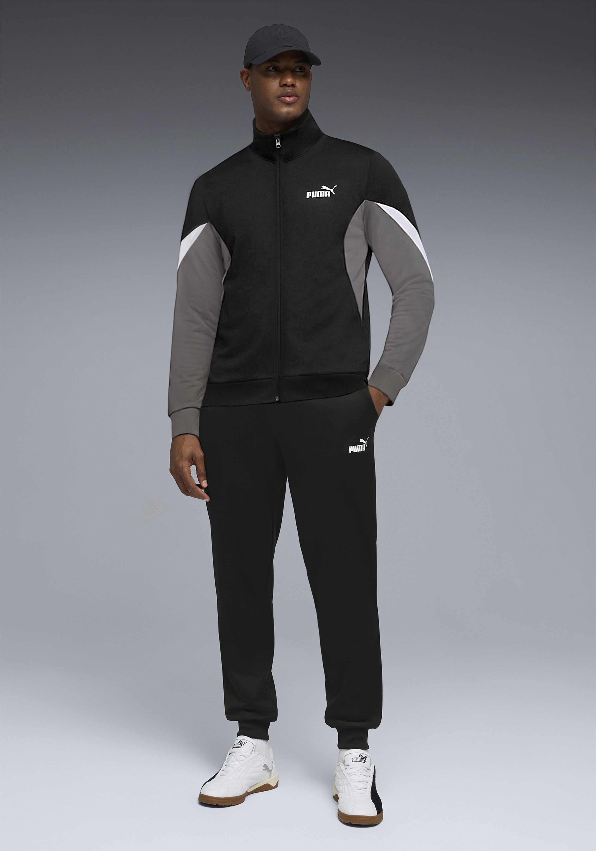 PUMA Trainingsanzug ESS BLOCK POLY SUIT (2-tlg), ohne Kapuze, Regular Fit, pflegeleicht