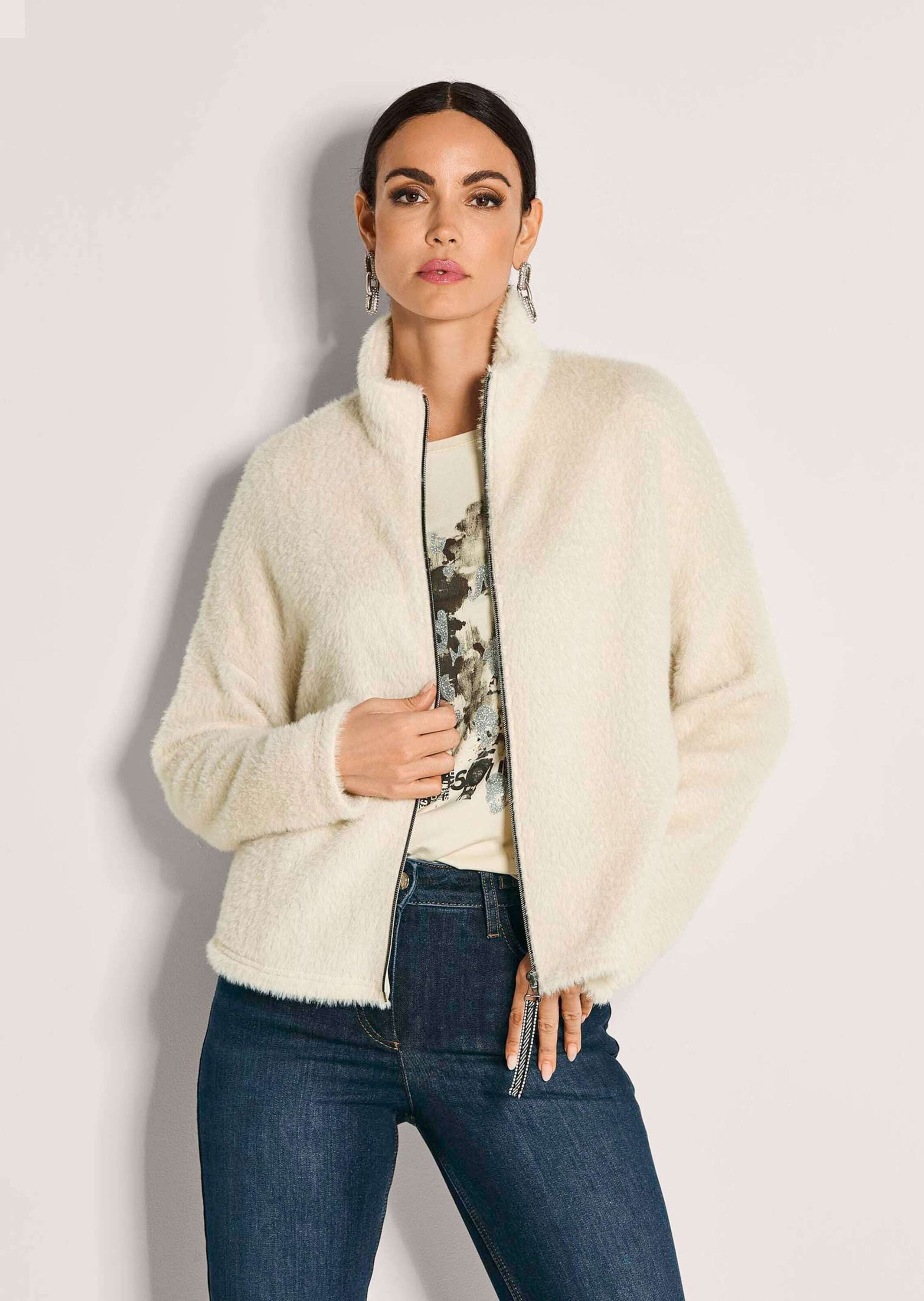 MADELEINE Outdoorjacke Trendige Kurzjacke mit Stehkragen Kuscheliger Webpelz mit sportivem Reißverschluss und langen Ärmeln