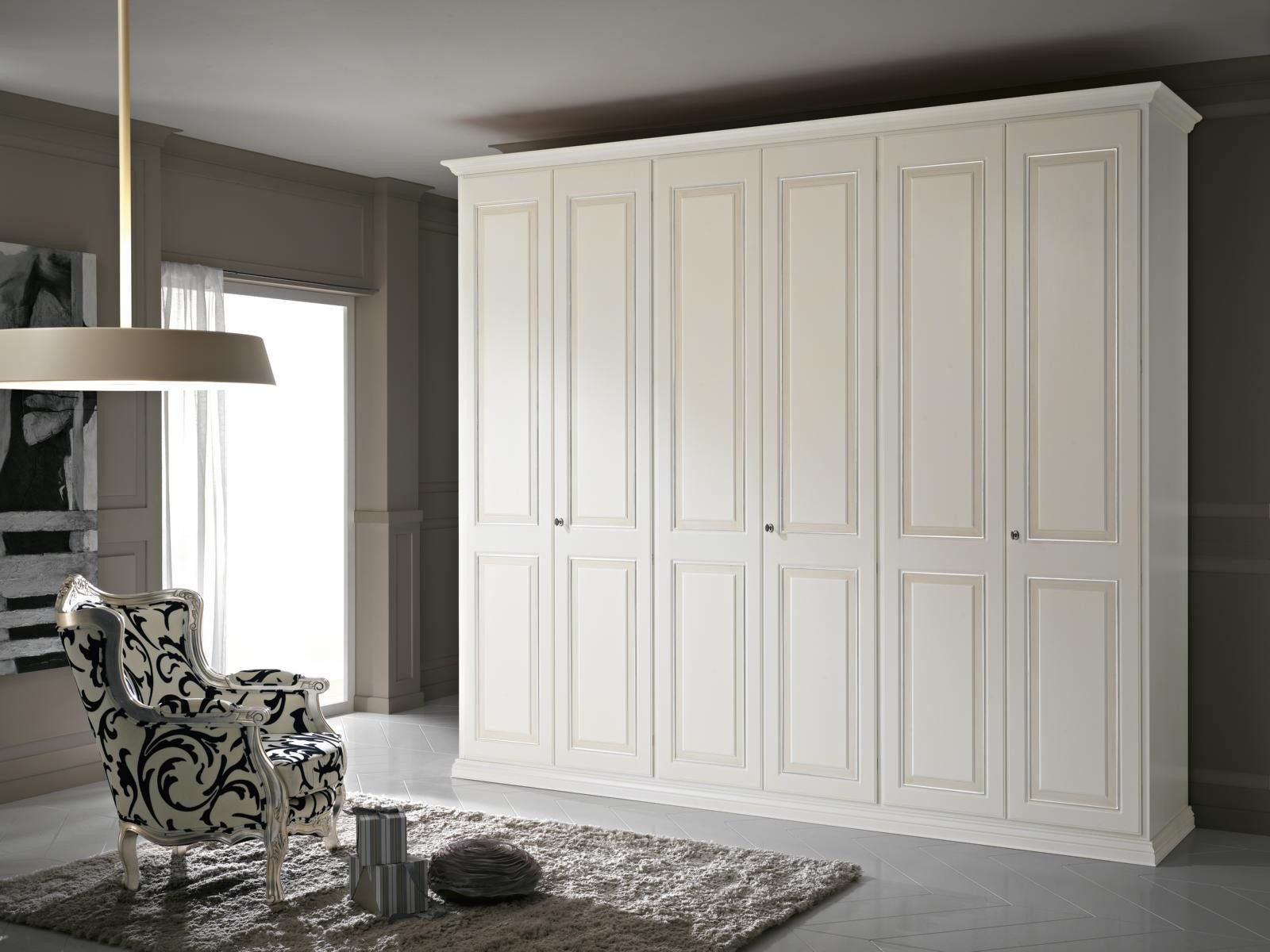 Kleiderschrank Garderobe aus Naturholz im weißen Design für das Schlafzimmer