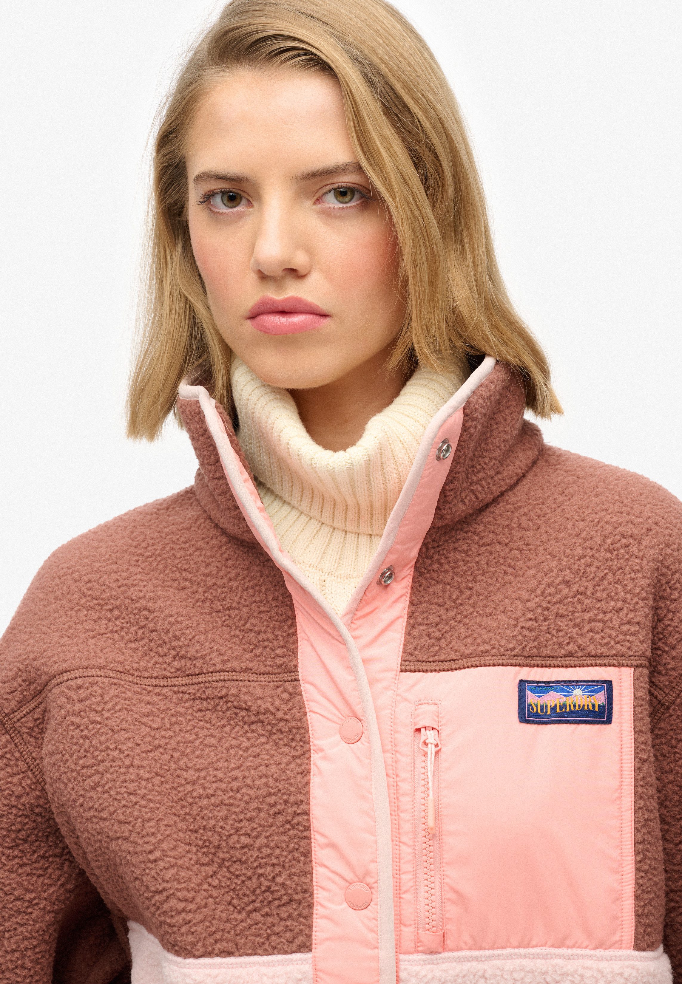Superdry Fleecejacke COLOUR BLOCK FLEECE JACKET Kunstfaser, oversize, Colorblock, Superdry-Etikett an der Brusttasche