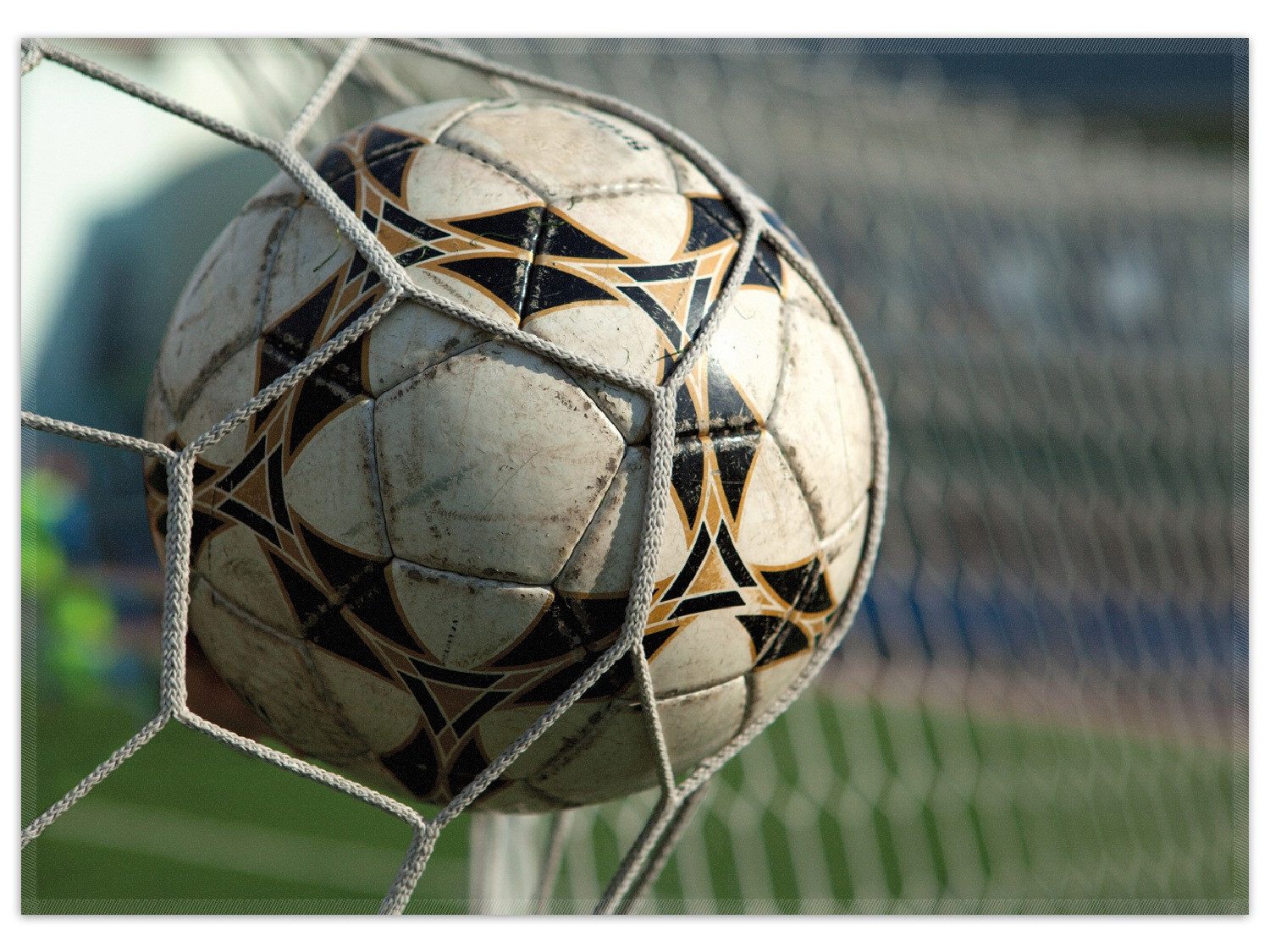 Wallario Teppich Fußball - Ball im Tor - Bolzplatz, rechteckig, rutschfest