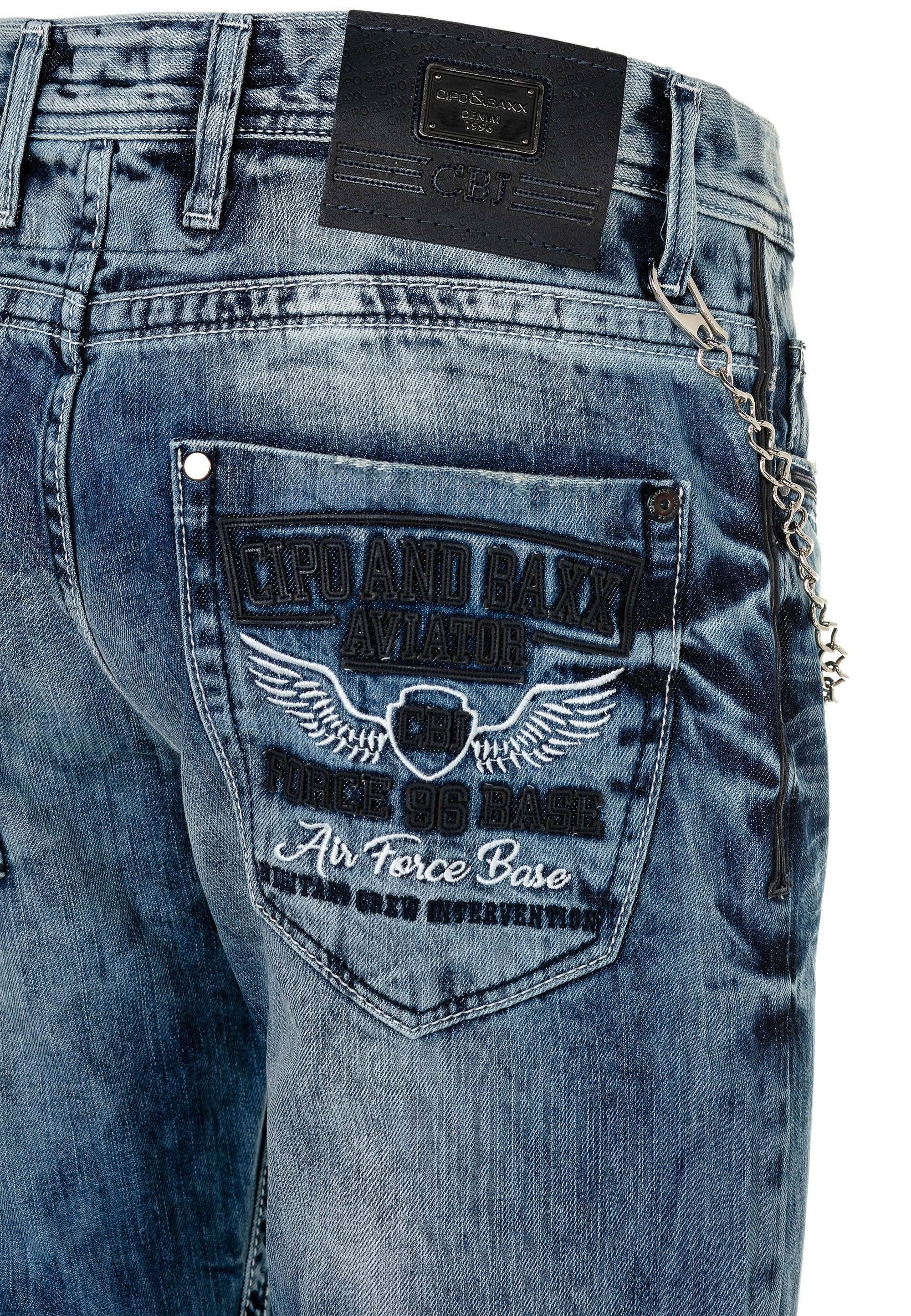 Cipo & Baxx Bequeme Jeans modischen Fit Straight mit in Stickereien
