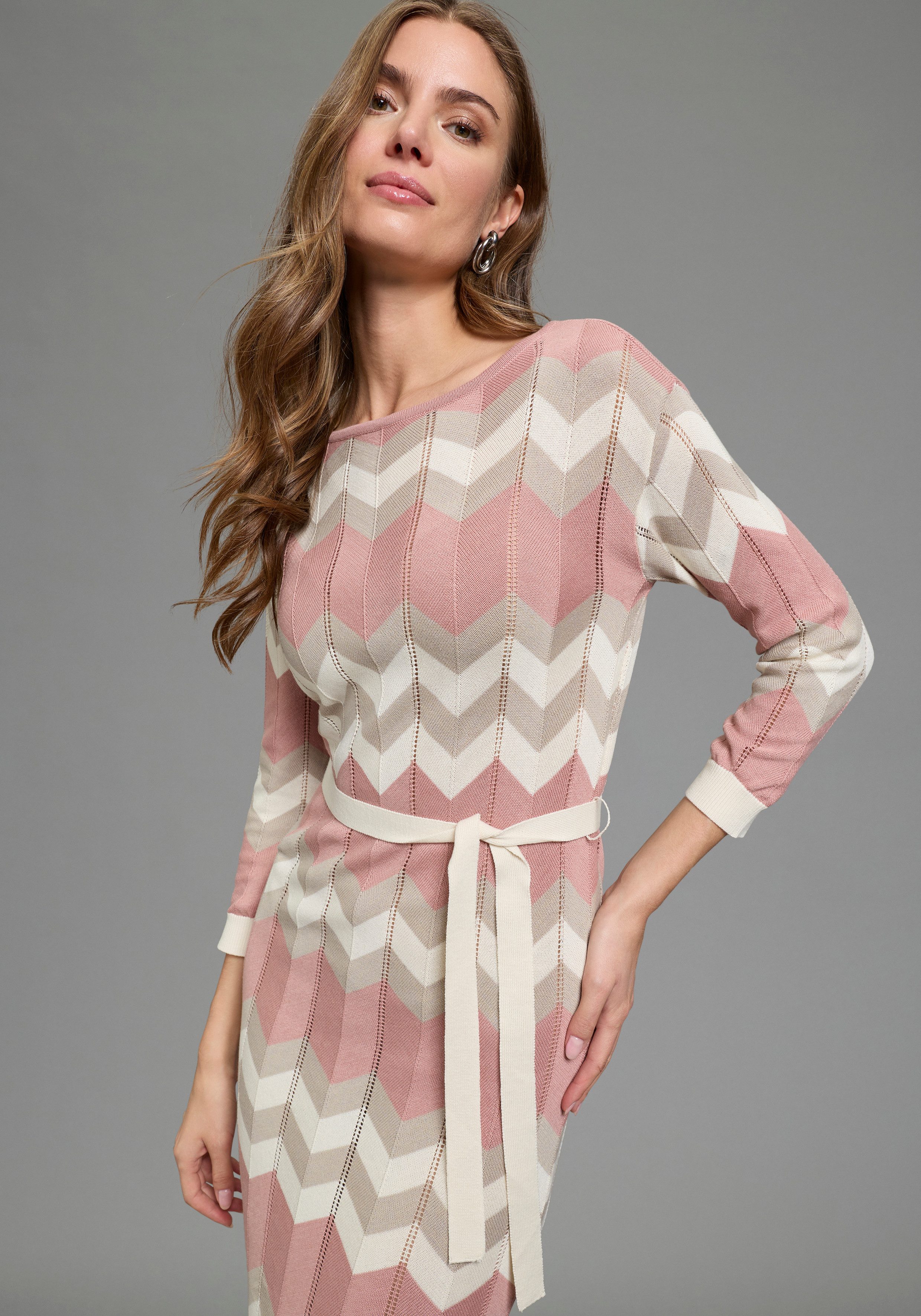 Laura Scott Strickkleid mit modernem Zickzack-Muster