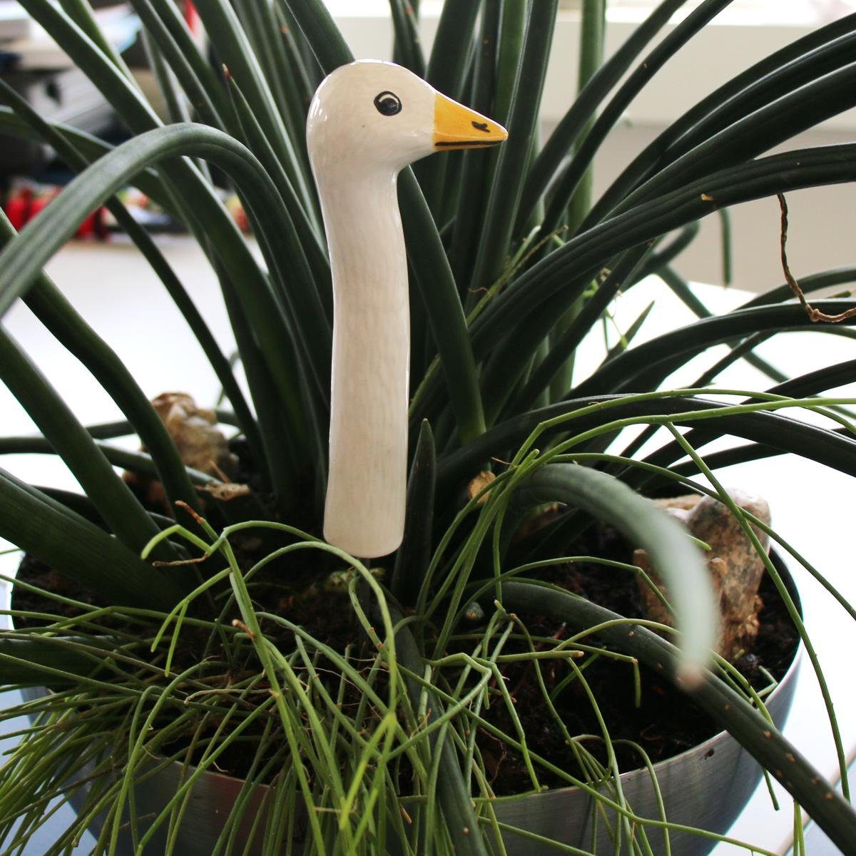 Tangoo Gartenfigur Tangoo Keramik-Vogel Gans ca Metallstab, weiß L cm mit (Stück) Hals 13,5