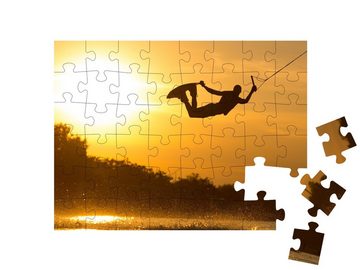 puzzleYOU Puzzle Wakeboarder macht Tricks bei Sonnenuntergang, 48 Puzzleteile, puzzleYOU-Kollektionen Sport