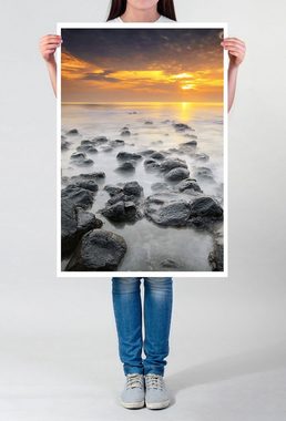 Sinus Art Poster Naturfotografie 60x90cm Poster Gelber Sonnenaufgang über Felsküste