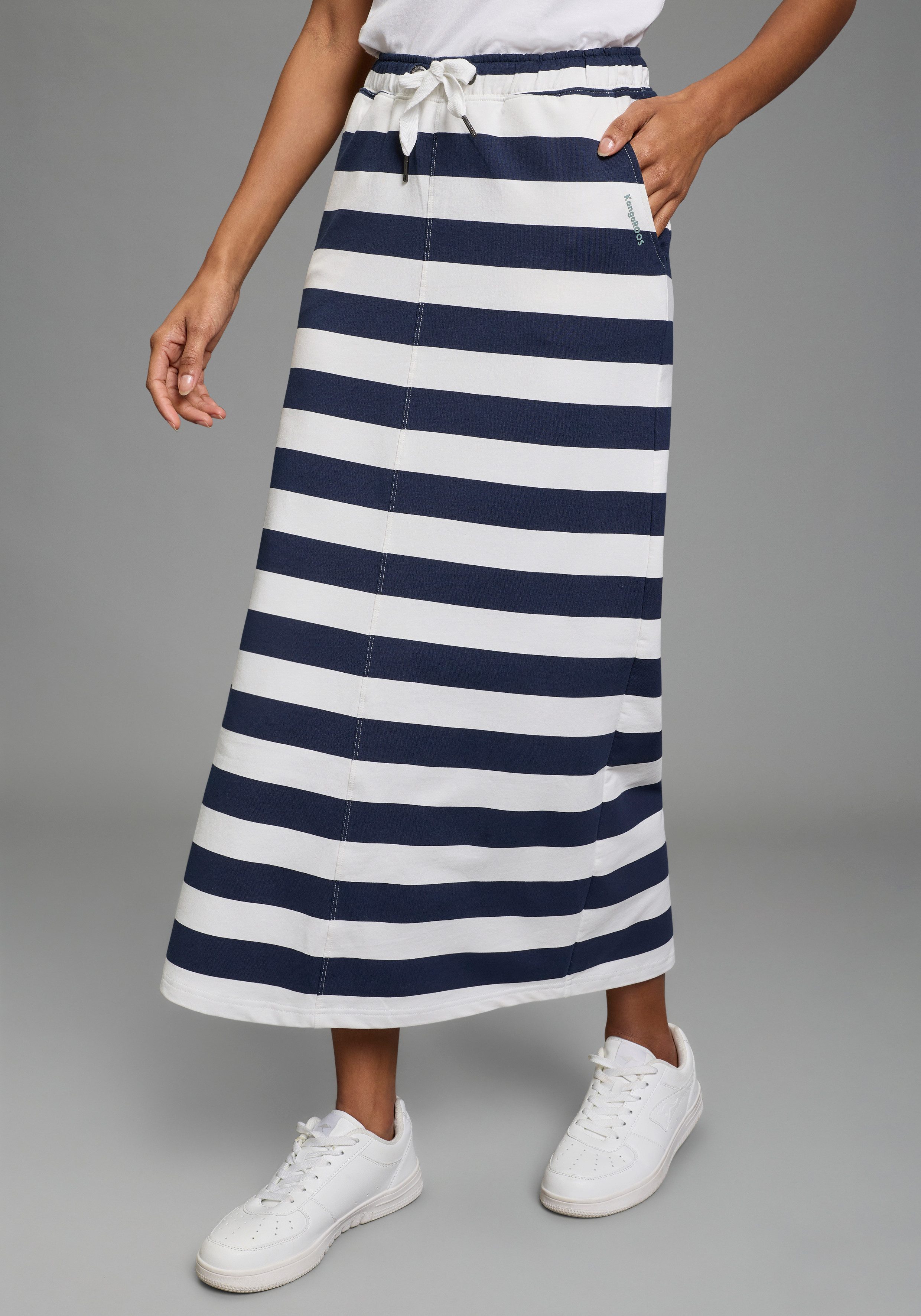 KangaROOS Sweatrock in Midilänge mit Schlitz. € 39,99, (€ 39,99 pro 1 Stk).