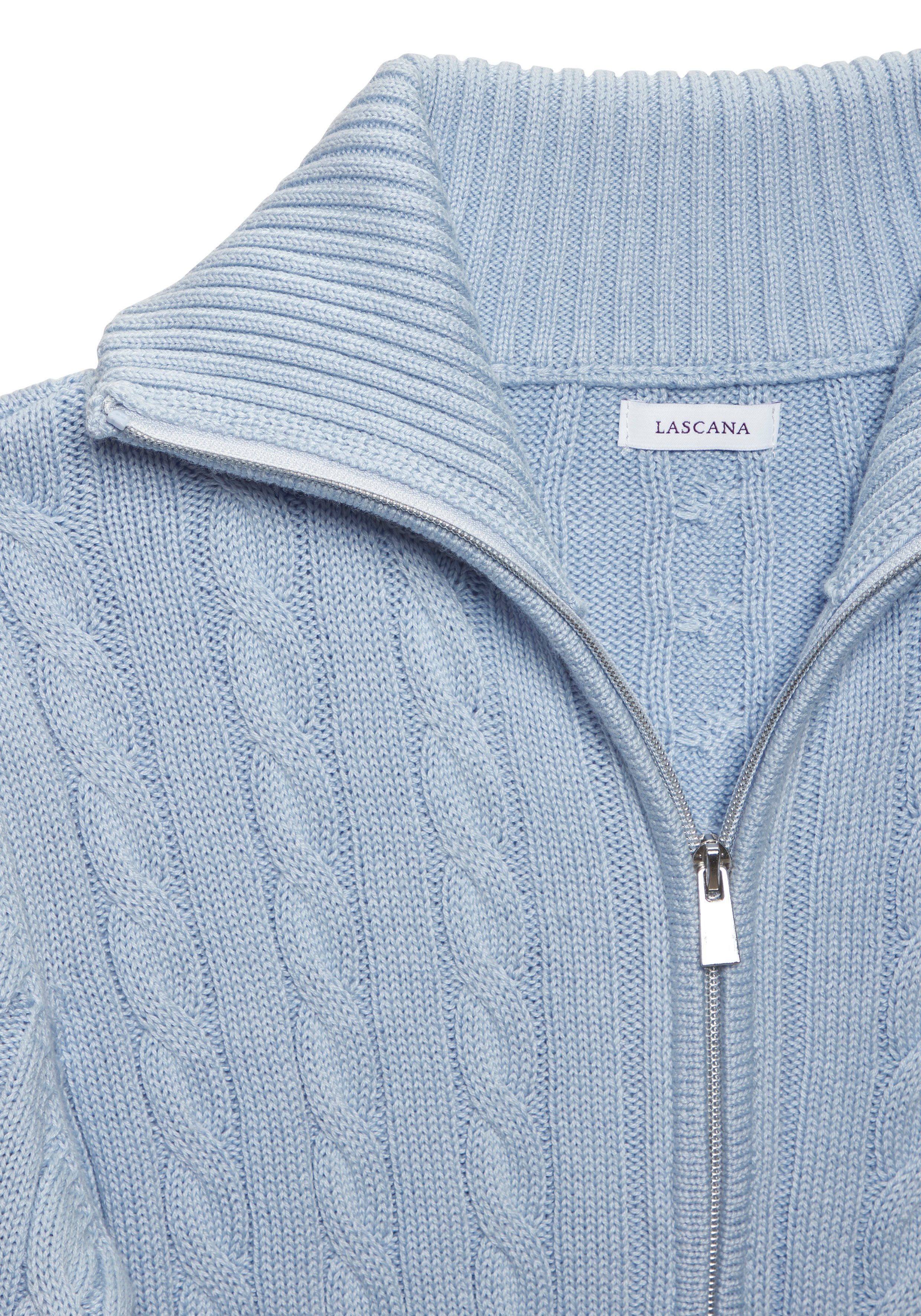 LASCANA Strickjacke mit Zopfstrickmuster und Reißverschluss gemütlicher Cardigan, figurbetonte Form mit Kragen, Zopfmuster – Bild 5 von 5