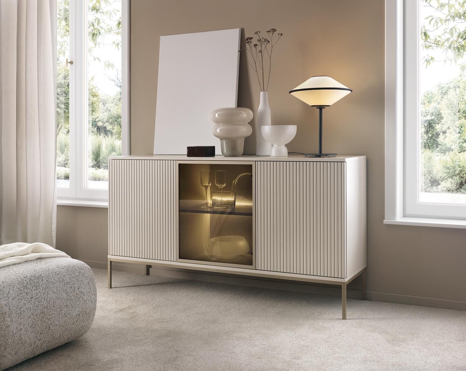 yourhouse24 Kommode SANTIA 154 cm 3D mit LED-Vitrine Lamellen Kaschmir Gold – Bild 5 von 5