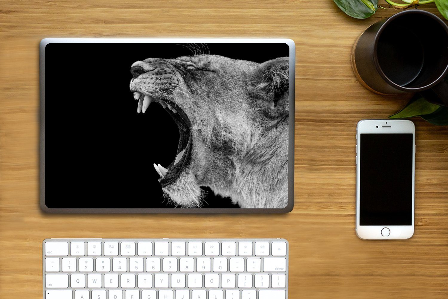 Thumbnail - MuchoWow Laptop-Aufkleber Tiere - Löwe - Schwarz - Weiß - Porträt