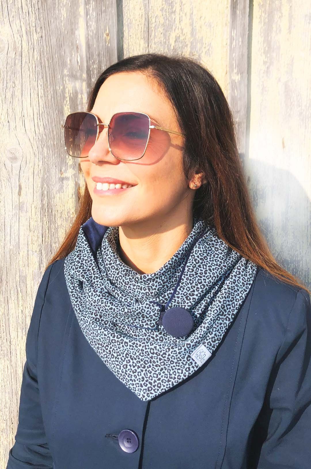 Wishproject® Halstuch Leopard Blau, Halstuch, Damen Schal, Loop, XXL Tuch, Variierbar mittels Knopf und Schlaufe