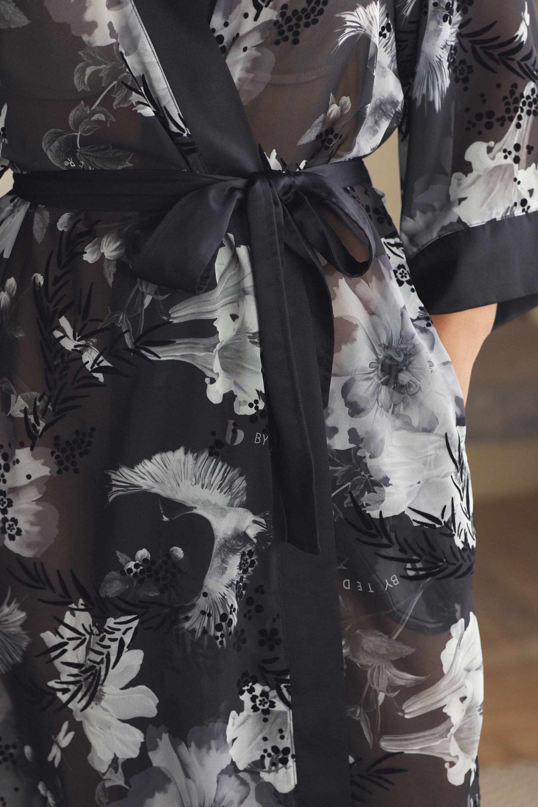 B by Ted Baker Damenbademantel B By Ted Baker Bademantel mit Vogelmuster, Polyester