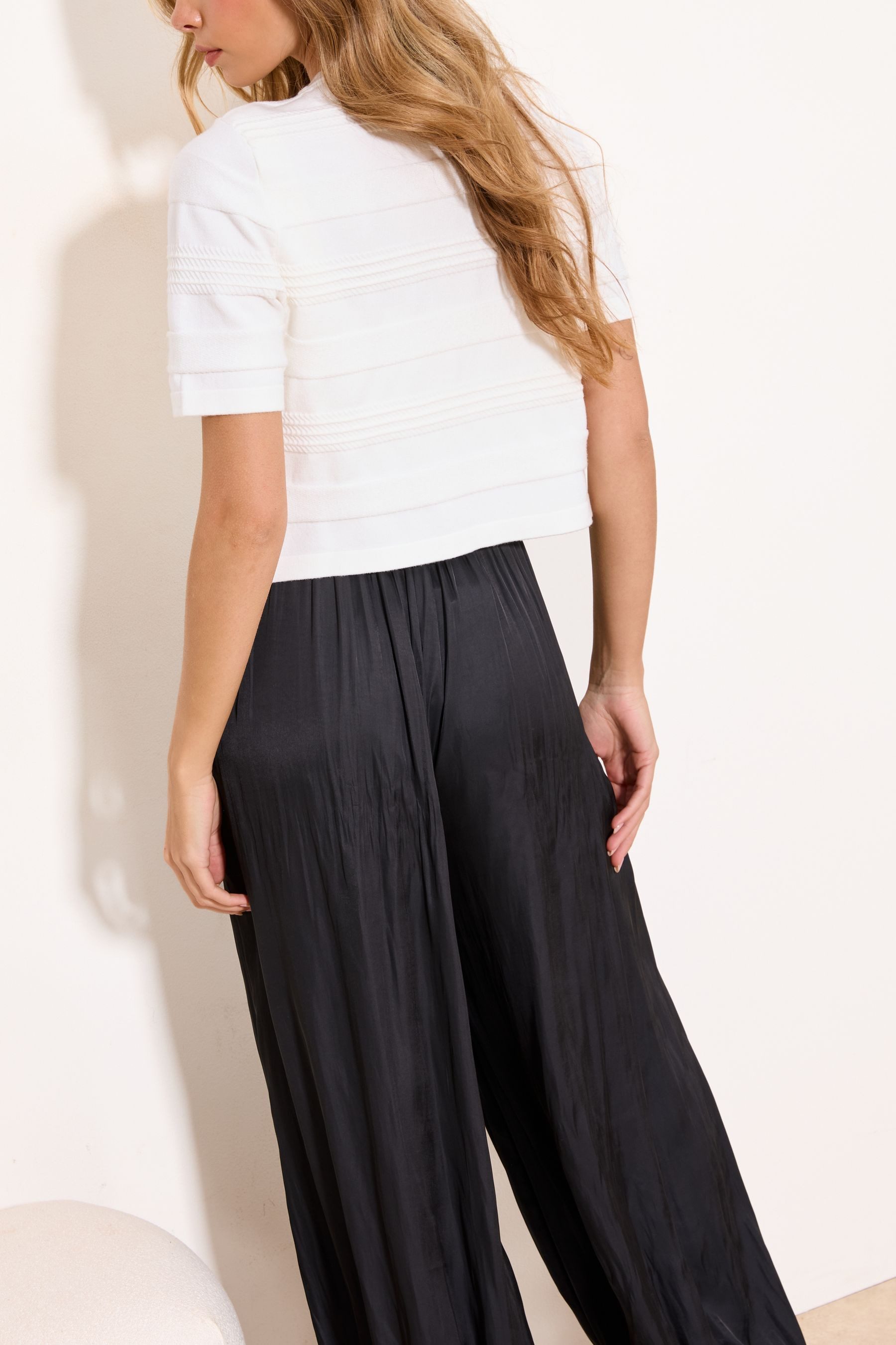 LIPSY Strickjacke Lipsy geknöpfter Kurzarm-Bolero aus Rippstrick (1-tlg)