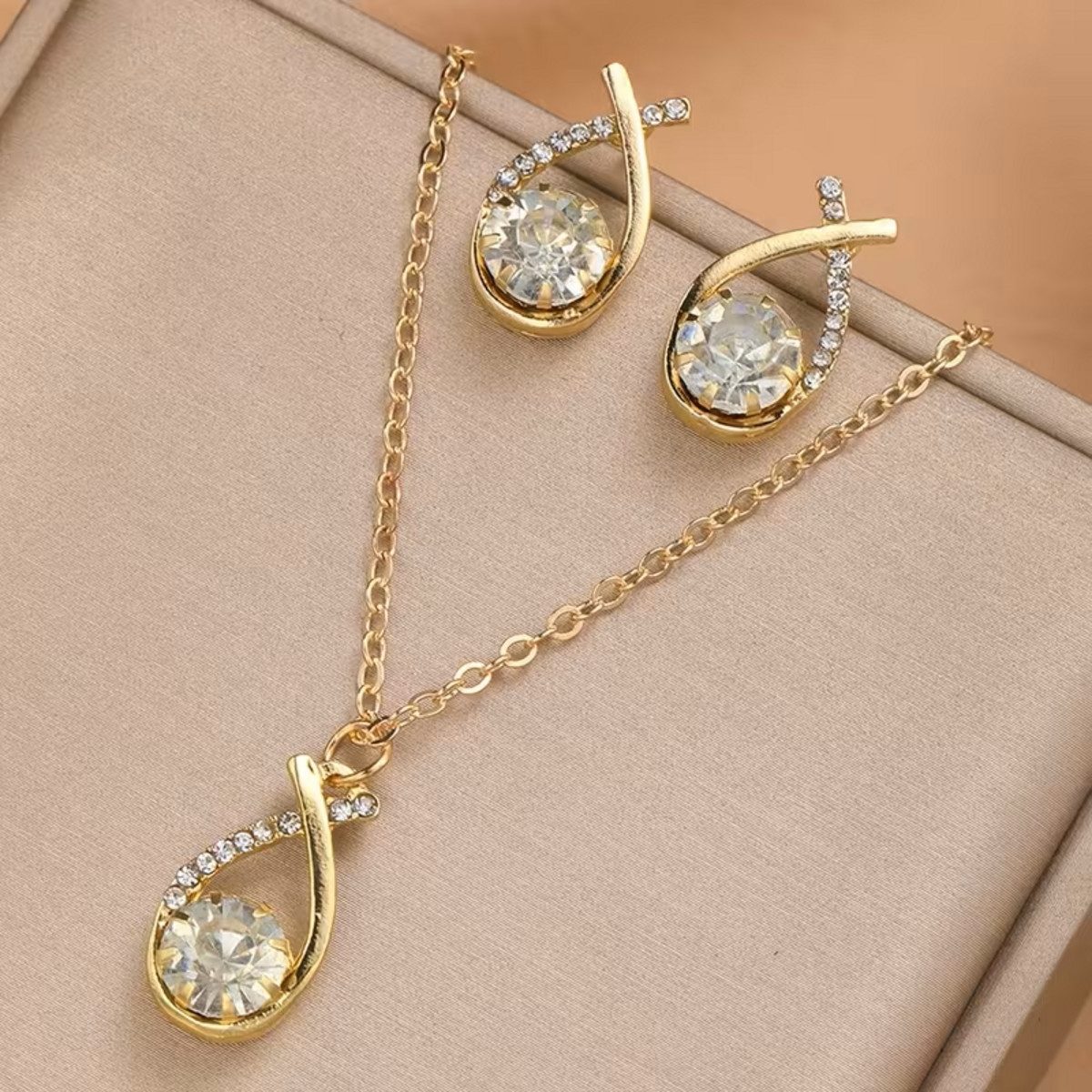 ILOKEN Ohrring und Ketten Set Damen Schmuckset Tropfen Anhänger Ohrringe Vintage Stil (Schmuckset, 3-tlg., Halskette, Ohrringe), Damen Schmuckset Halskette Ohrringe Tropfen Vintage Stil Set