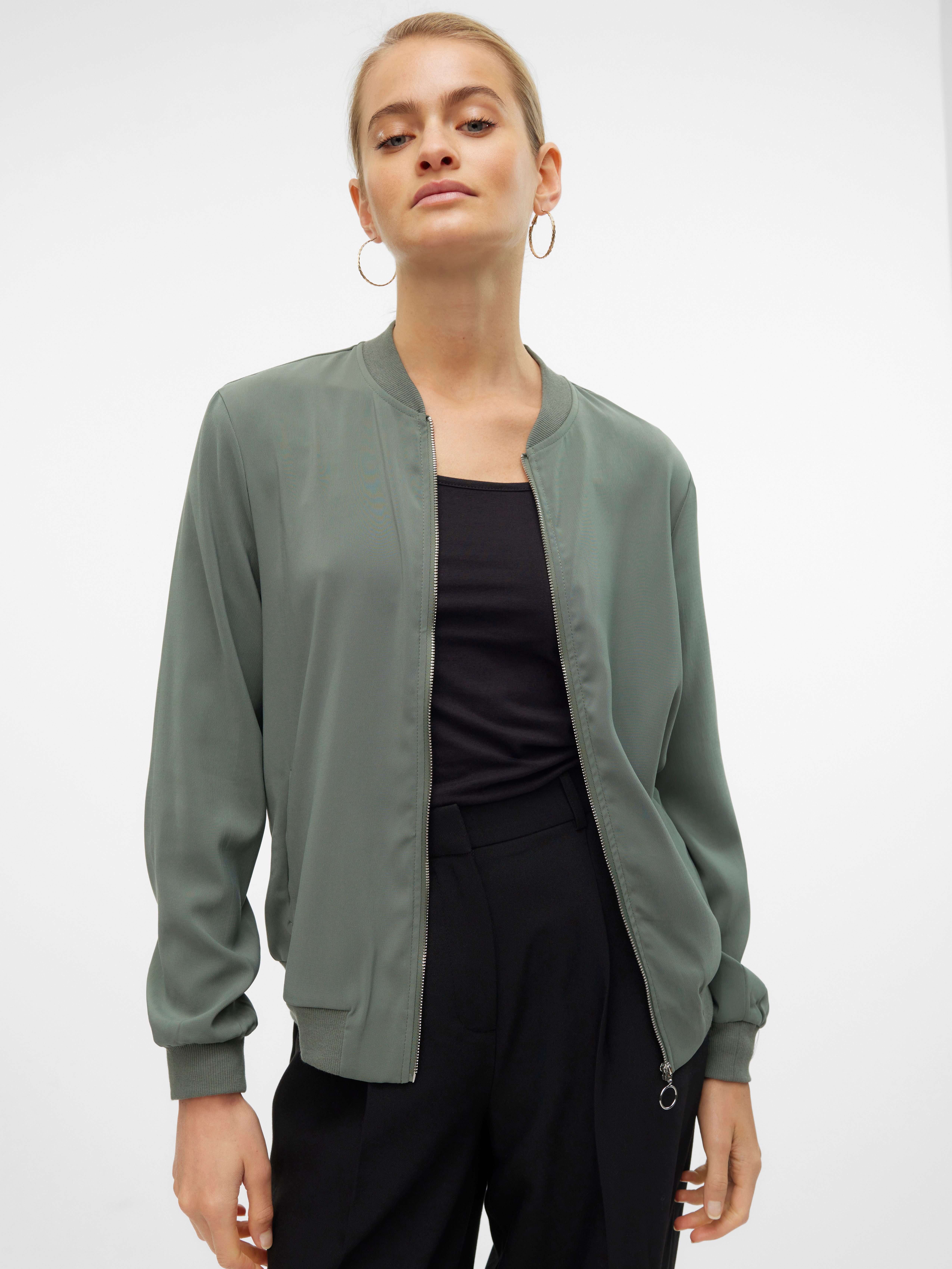 Vero Moda Kurzjacke VMCONNY, leichte Jacke für den Übergang seitliche Eingrifftaschen, Rippbündchen