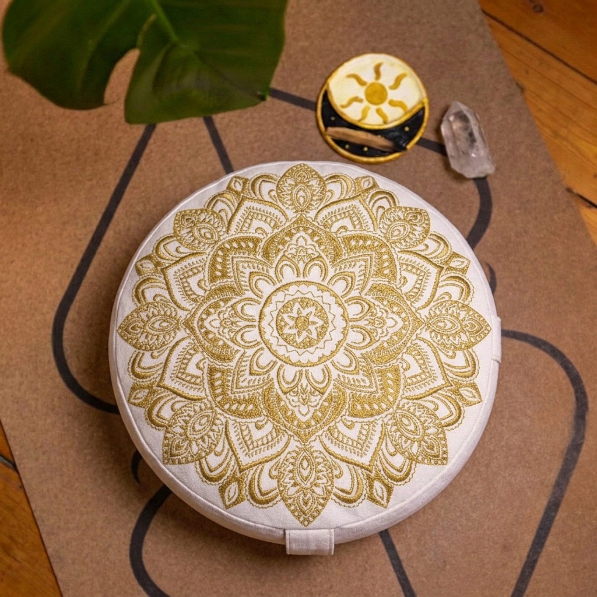 Karmandala Yogakissen Mandala Gold bestickt, rund ca. 40 cm
