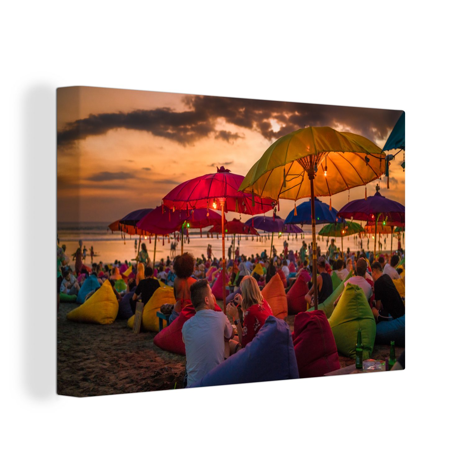 OneMillionCanvasses® Leinwandbild Touristen genießen den Sonnenuntergang am Strand von Denpasar in Bali, (1 St), Wandbild Leinwandbilder, Aufhängefertig, Wanddeko, 30x20 cm | Leinwandbilder
