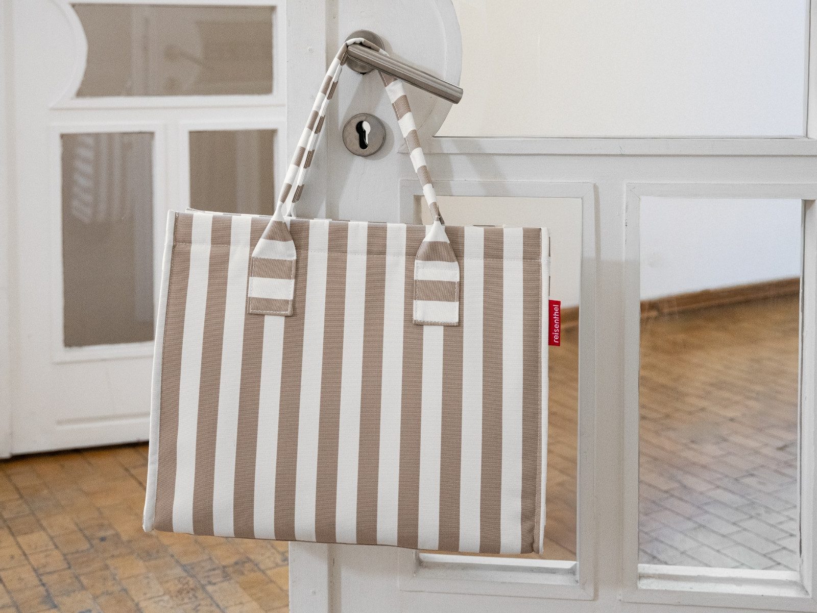 REISENTHEL® Tragetasche daily shopper summerstripes coffee – Bild 5 von 5