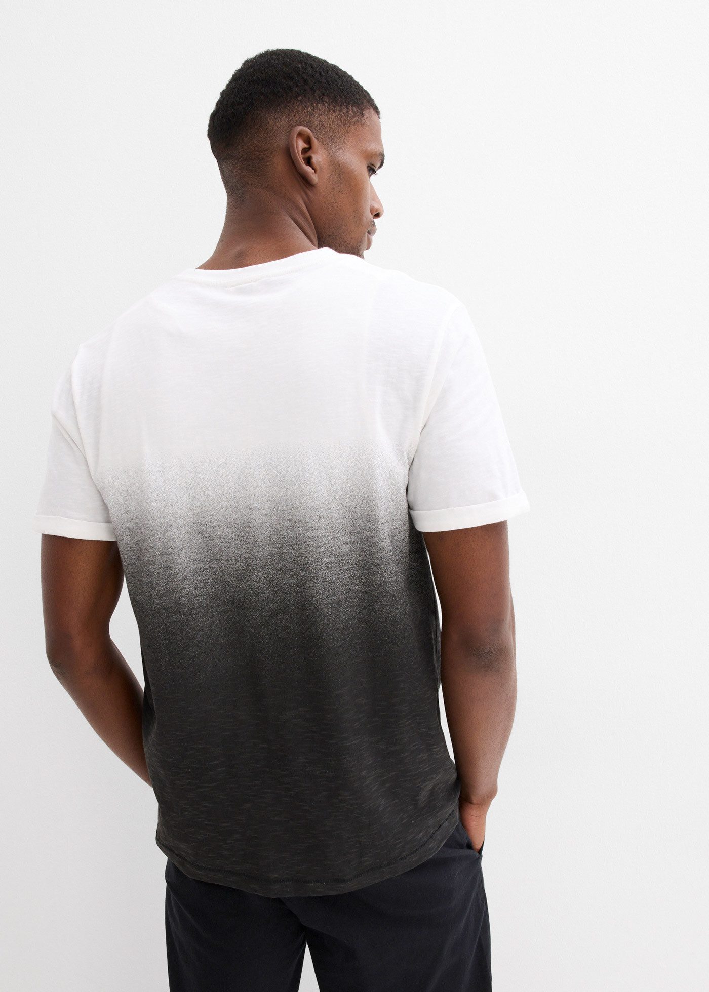 bonprix T-Shirt (1-tlg) Slim Fit Passform, Kurzarm, atmungsaktives Jersey-Material – Bild 2 von 5