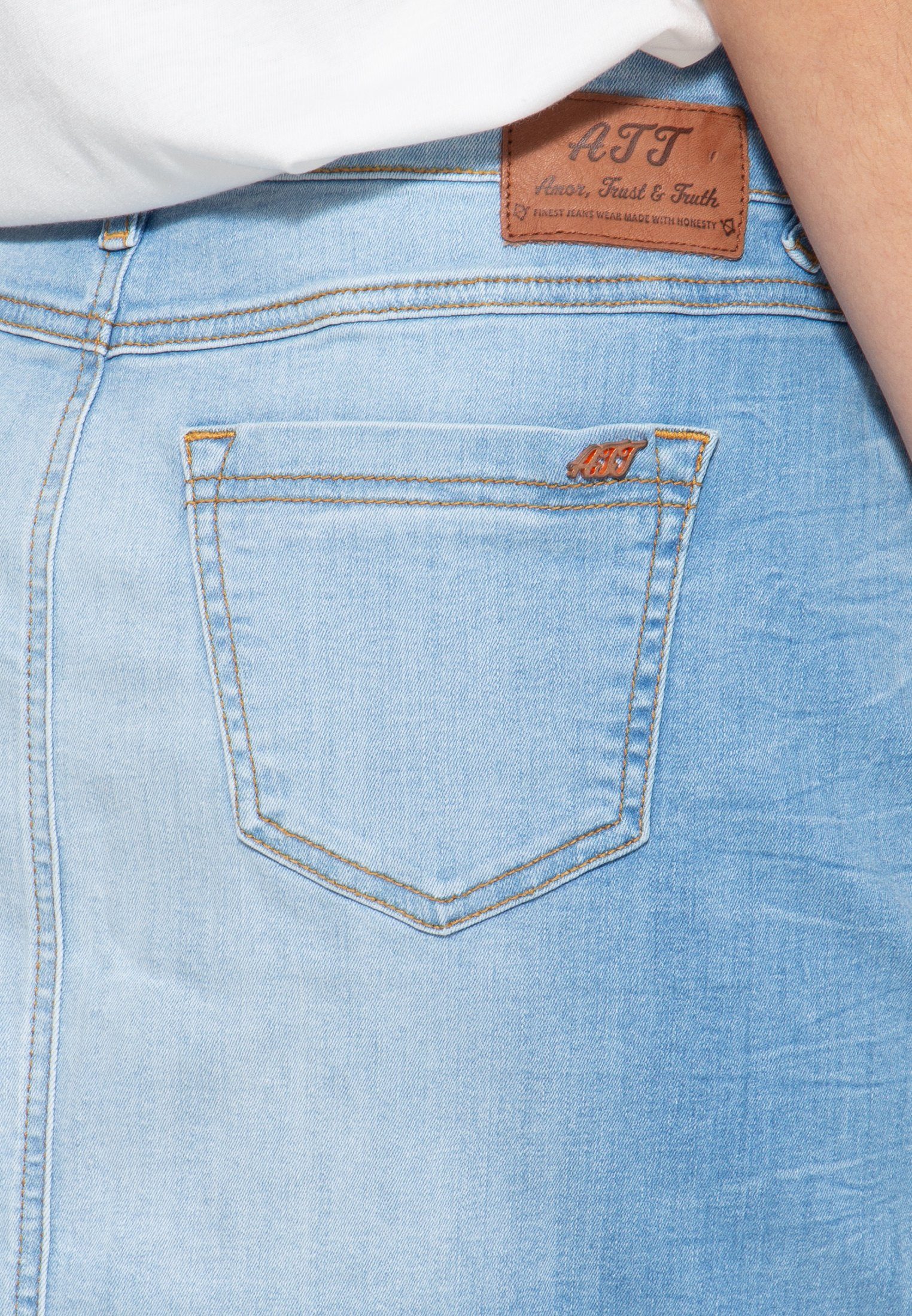 ATT Jeans Jeansrock Megan der Waschung mit an dezenter Gürtelschlaufe und Stickerei