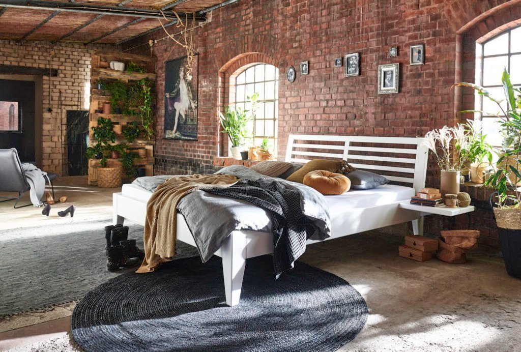 Natur24 Einzelbett »Bett Skive 120x200 cm Komforthöhe 45 cm Kiefer massiv  weiß lackiert mit Kopfteil«