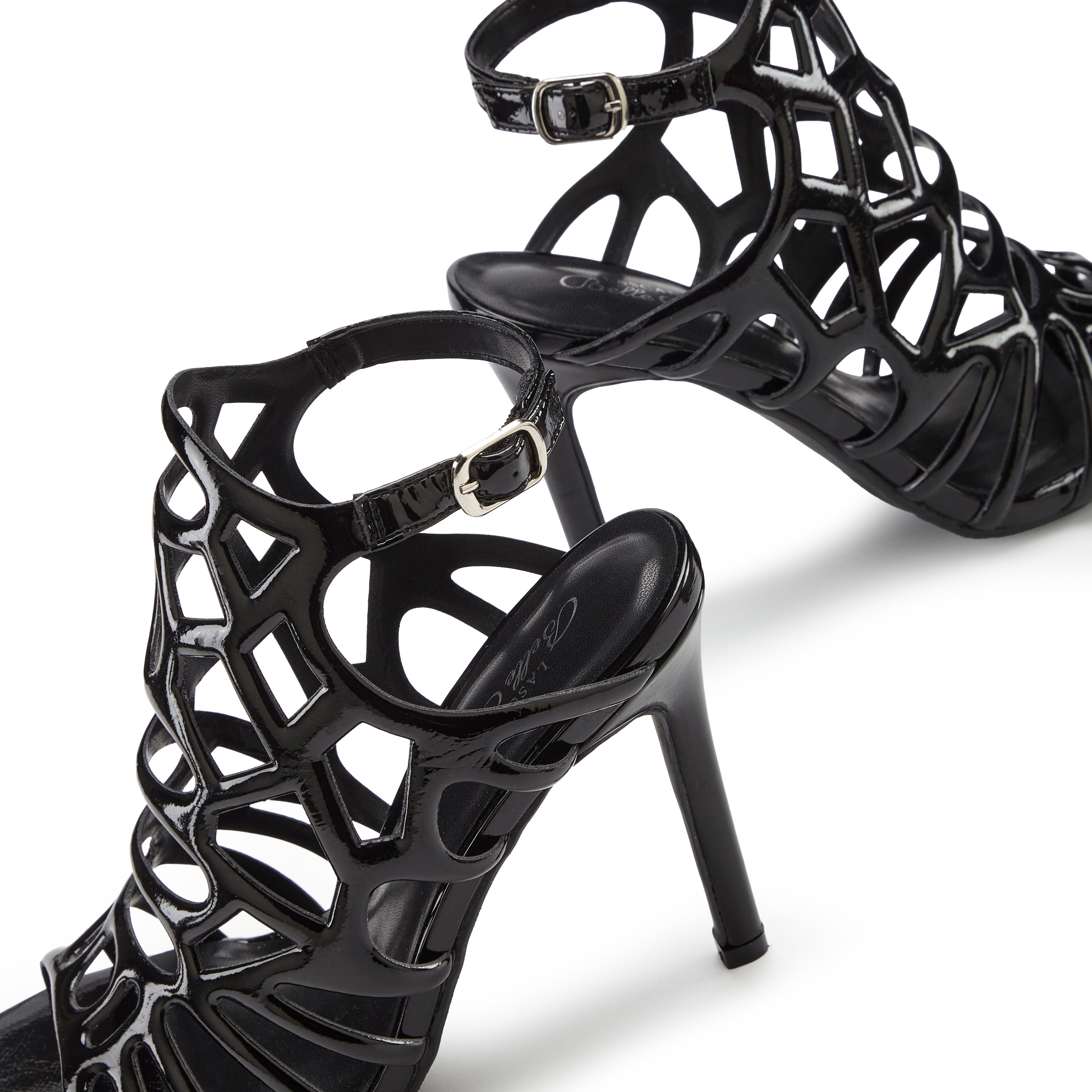 LASCANA Belle Affaire Sandalette mit Cut-Outs, High-Heel-Sandalette verführerischer Sommerschuh in Lack-Optik, Sandale