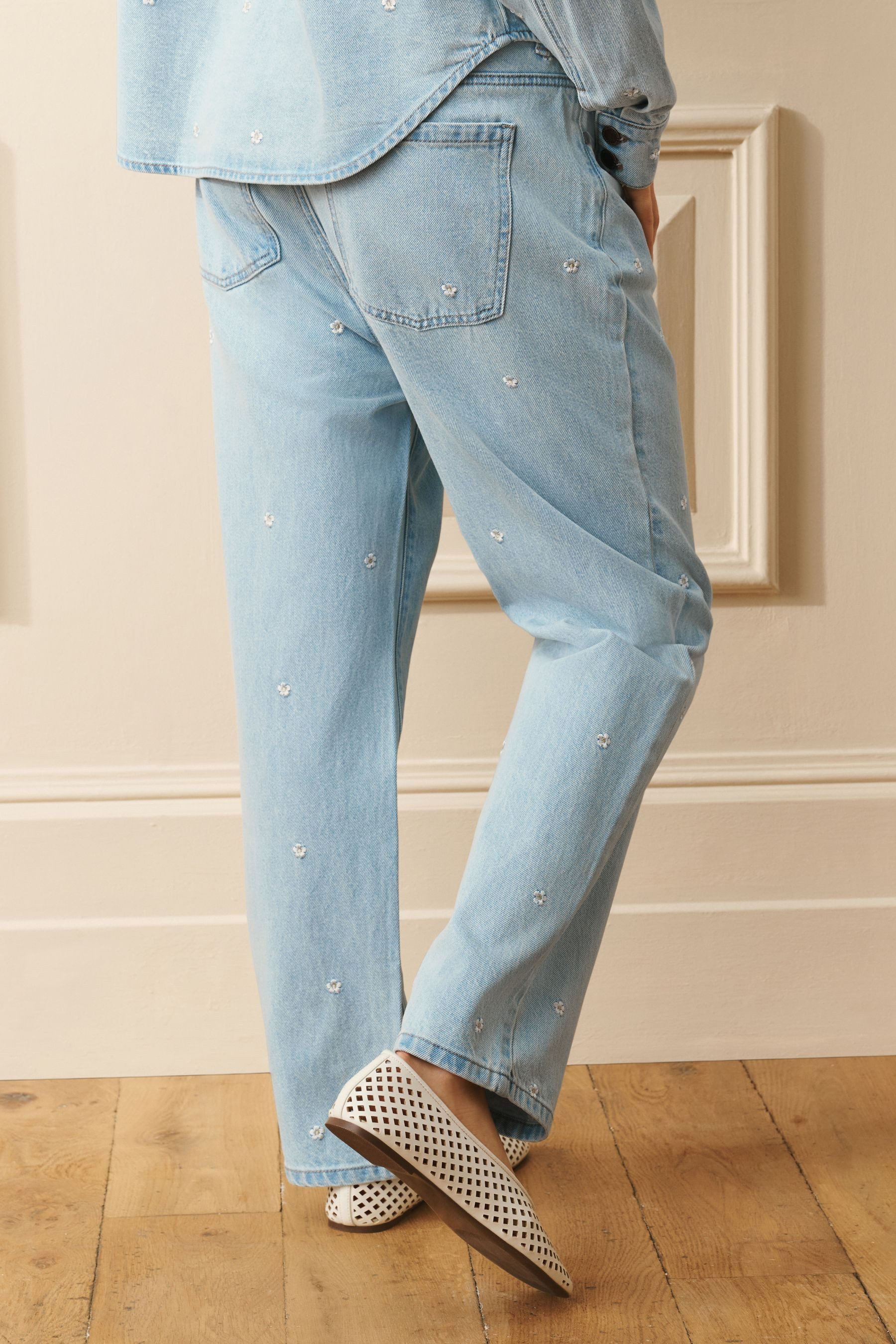 LAURA ASHLEY Straight-Jeans Laura Ashley Jeans mit geradem Bein und Stickerei (1-tlg) – Bild 2 von 5