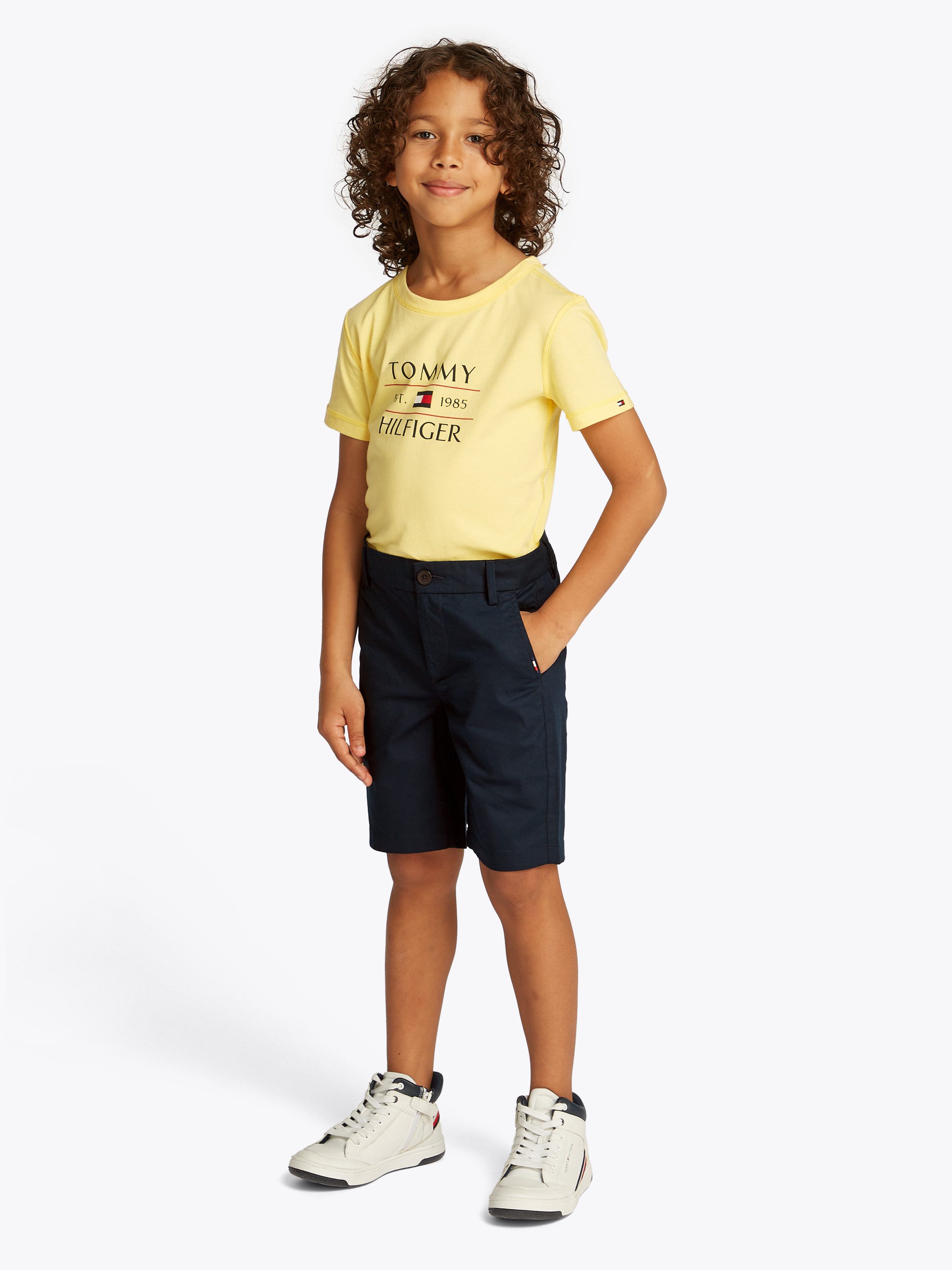 Tommy Hilfiger Shorts 1985 CHINO SHORT mit Logostickerei