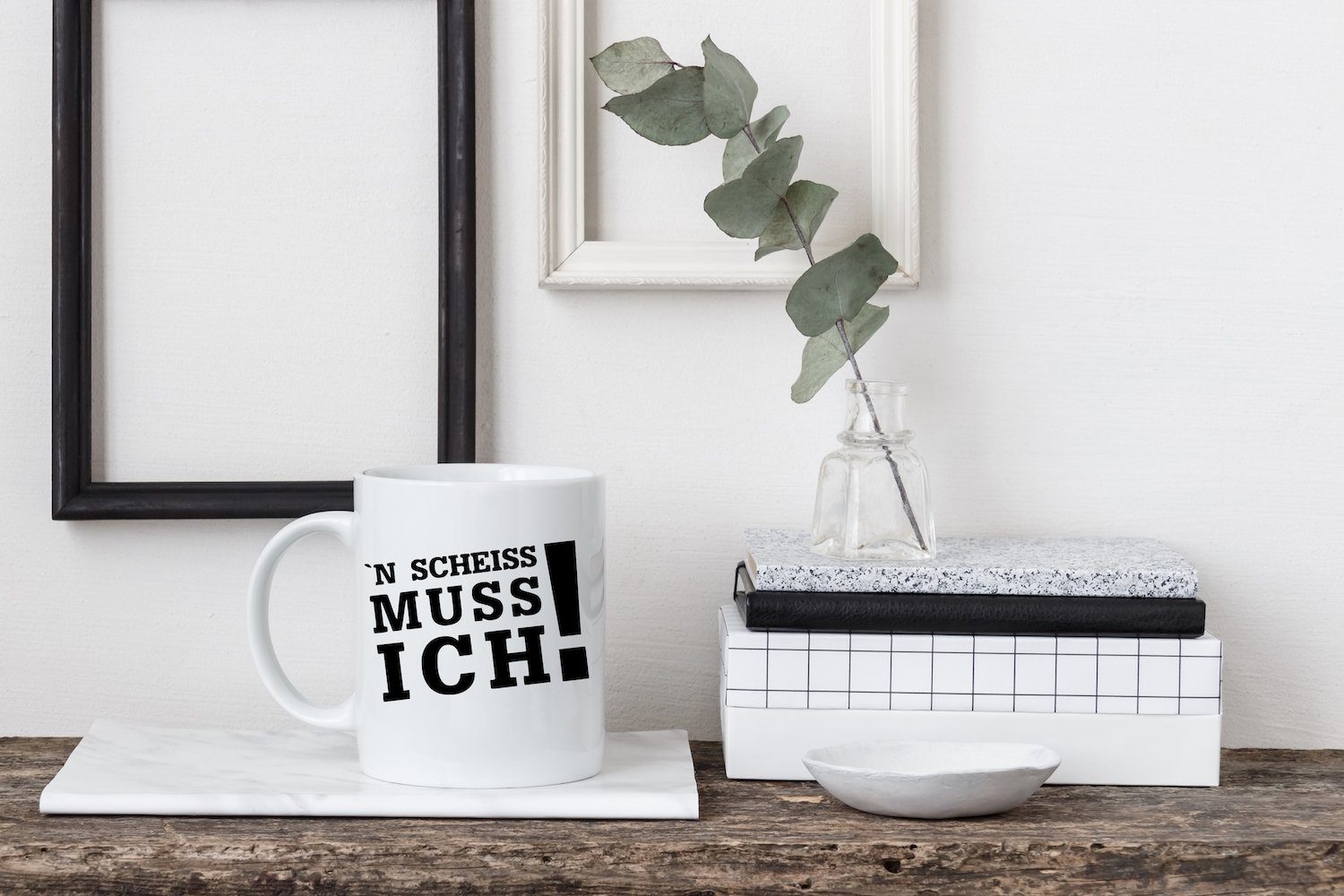 Youth Designz Tasse Weiss SCHEISS MUSS ICH lustigem Geschenk, mit Kaffeetasse 'N Keramik, Spruch