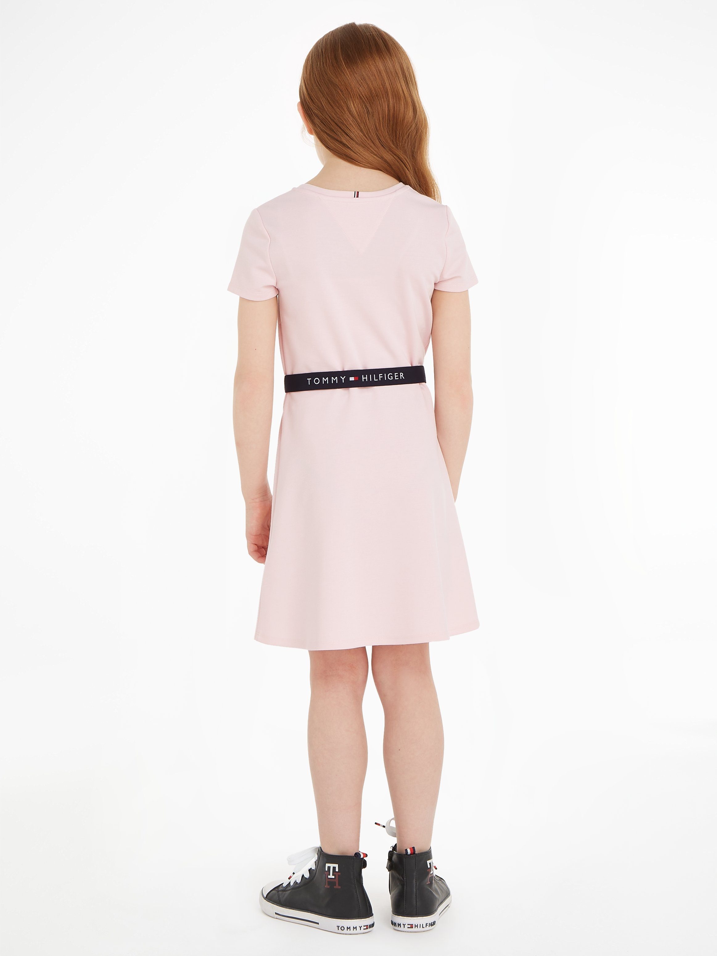 mit Whimsy SKATER Tommy Pink Jerseykleid Markenlabel am ESSENTIAL DRESS Bund Hilfiger