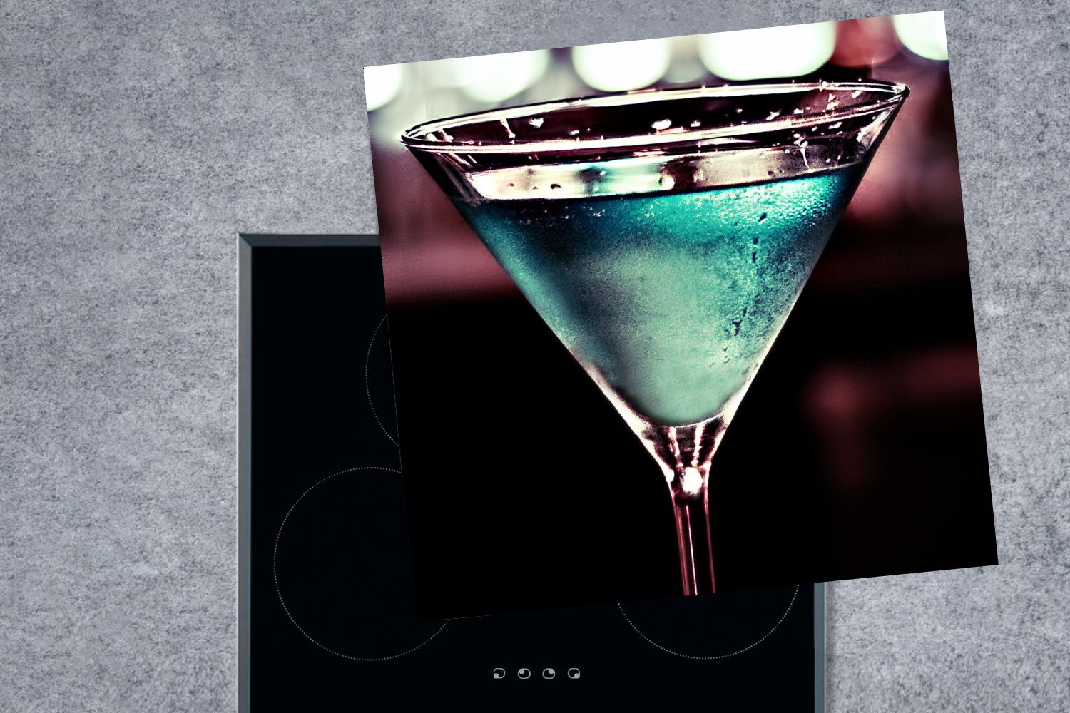 Arbeitsplatte Vinyl, tlg), Retro-Farben, (1 cm, MuchoWow in Ceranfeldabdeckung, küche 78x78 Blauer Martini-Drink für Herdblende-/Abdeckplatte