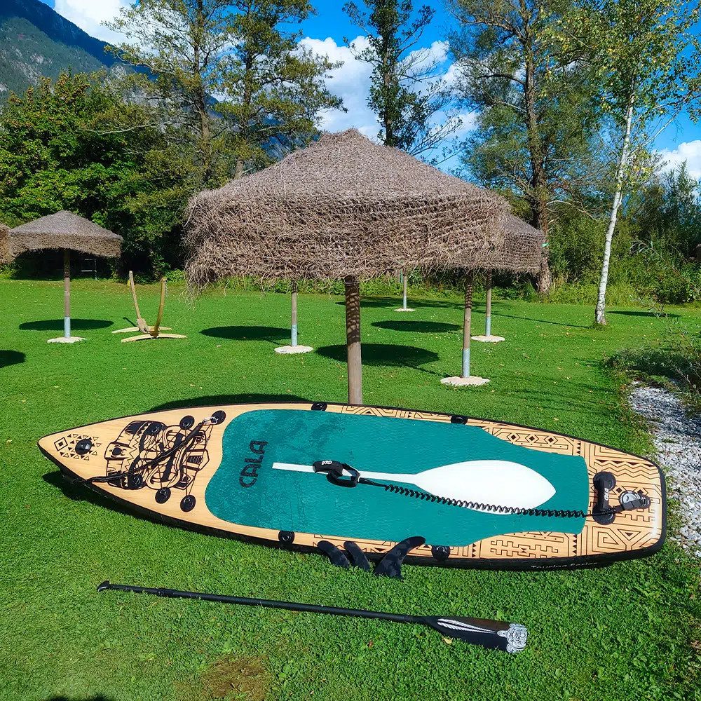 CALA SUP-Board KANALOA, robustes SUP- Board, aufblasbar, (Komplett-Set, SUP BOARD inkl. Board Bag, Pumpe, Vollcarbon-Paddel, Reparatur Kit), Holzoptik, D-Ringe für Kajaksitz