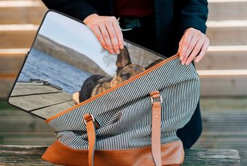 MuchoWow Laptop-Hülle Ein Deutscher Schäferhund auf einer Mole 15 Zoll, Schutzhülle für laptop, weiches Innenfutter zum Schutz vor Kratzern