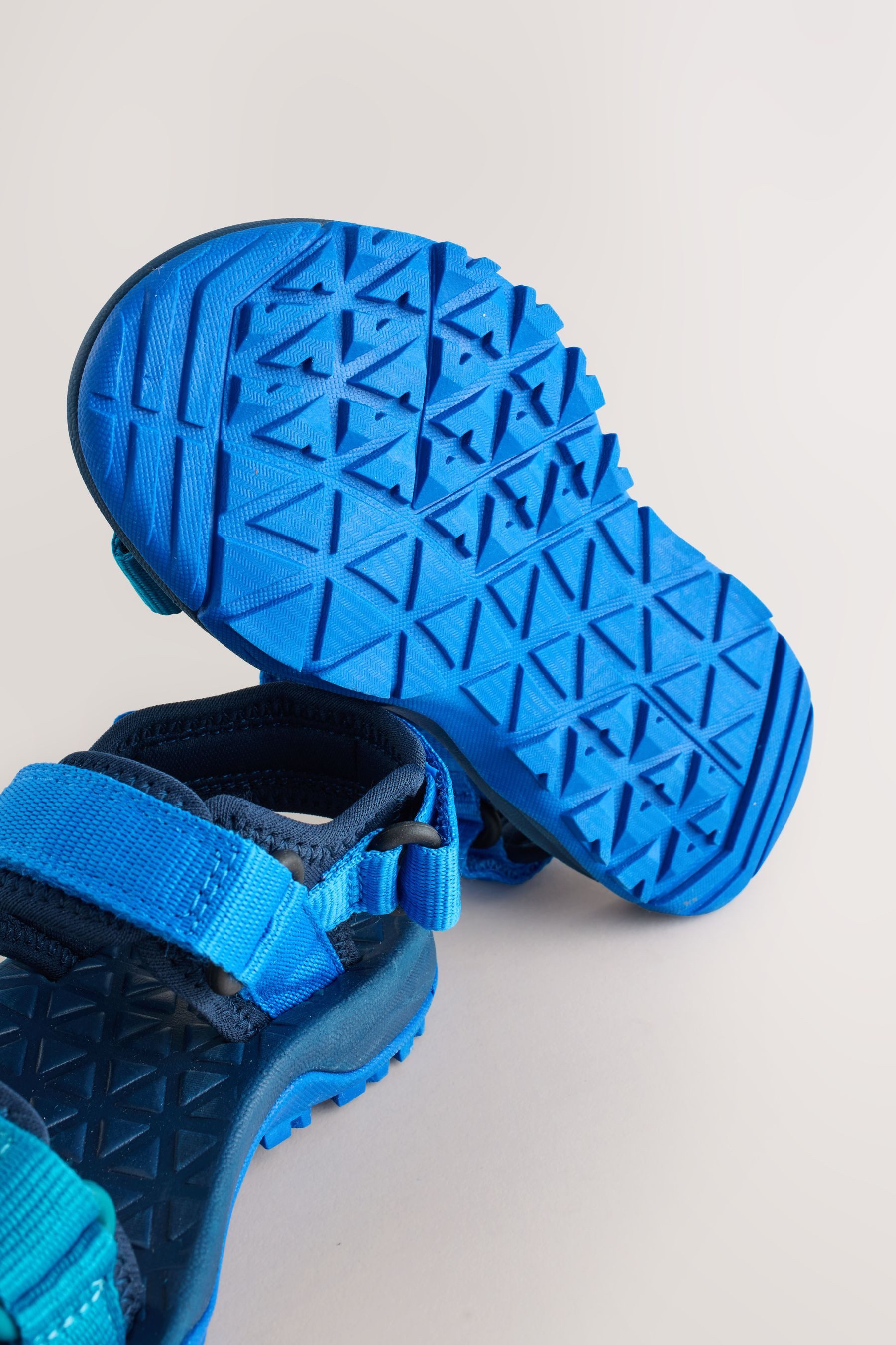 Next Trekking-Sandalen mit Klettverschluss Sandale (1-tlg)