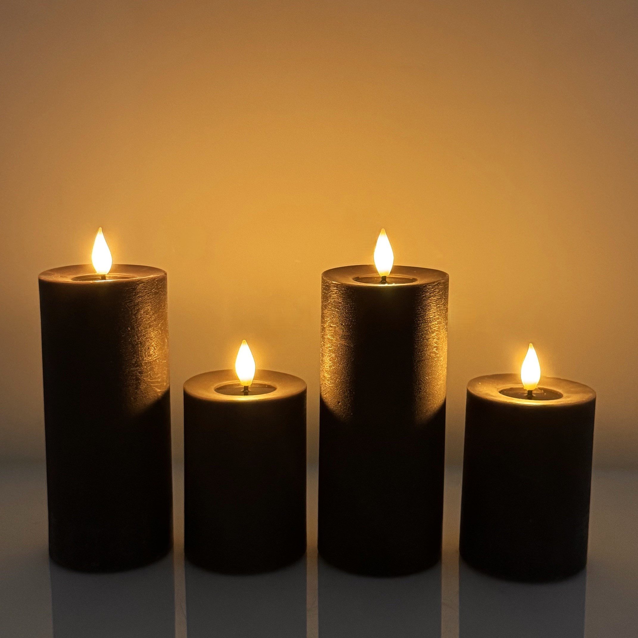 Online-Fuchs LED-Kerze 4 LED Kerzen aus Echtwachs mit Timer - Schwarz, Anthrazit, realistische Kerzenflamme mit spiegelnder Wachsschicht, warmweiße LEDs, täuschend echte LED-Flammenoptik - 542