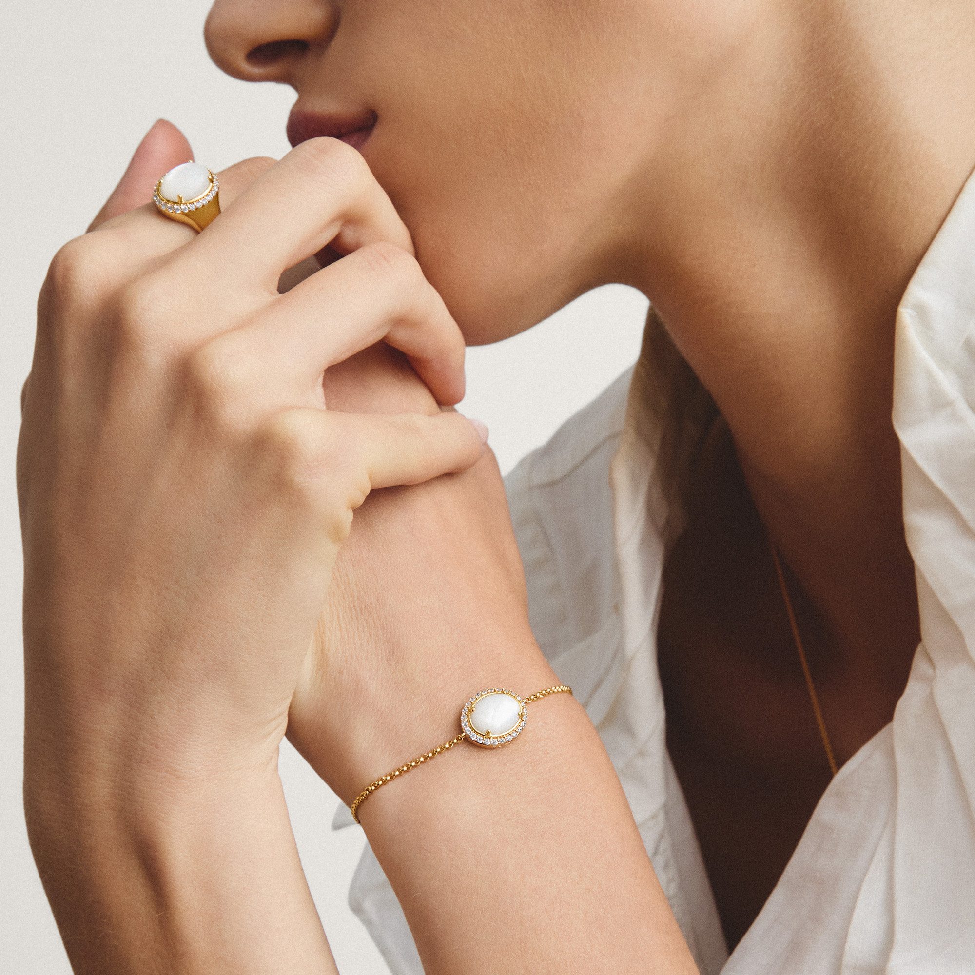 THOMAS SABO Armband Fluid Elegance Armband gelbgoldfarben, mit Zirkonia (synth) - mit Perlmutt