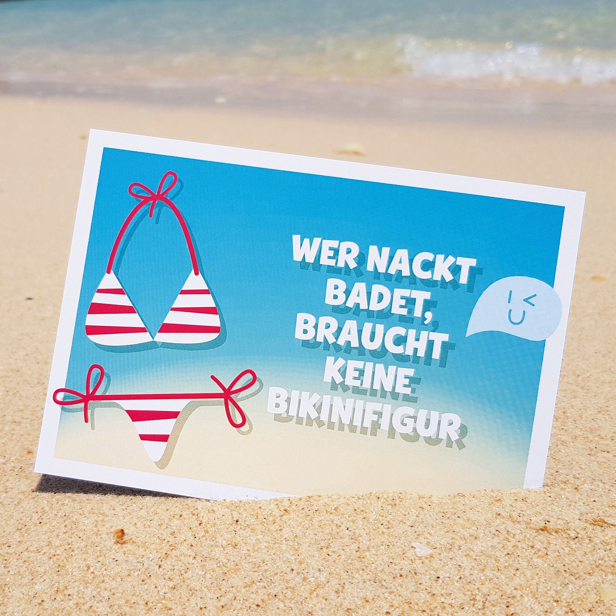 Bow & Hummingbird Postkarte Postkarte Bikinifigur, 100 % Recyclingpapier