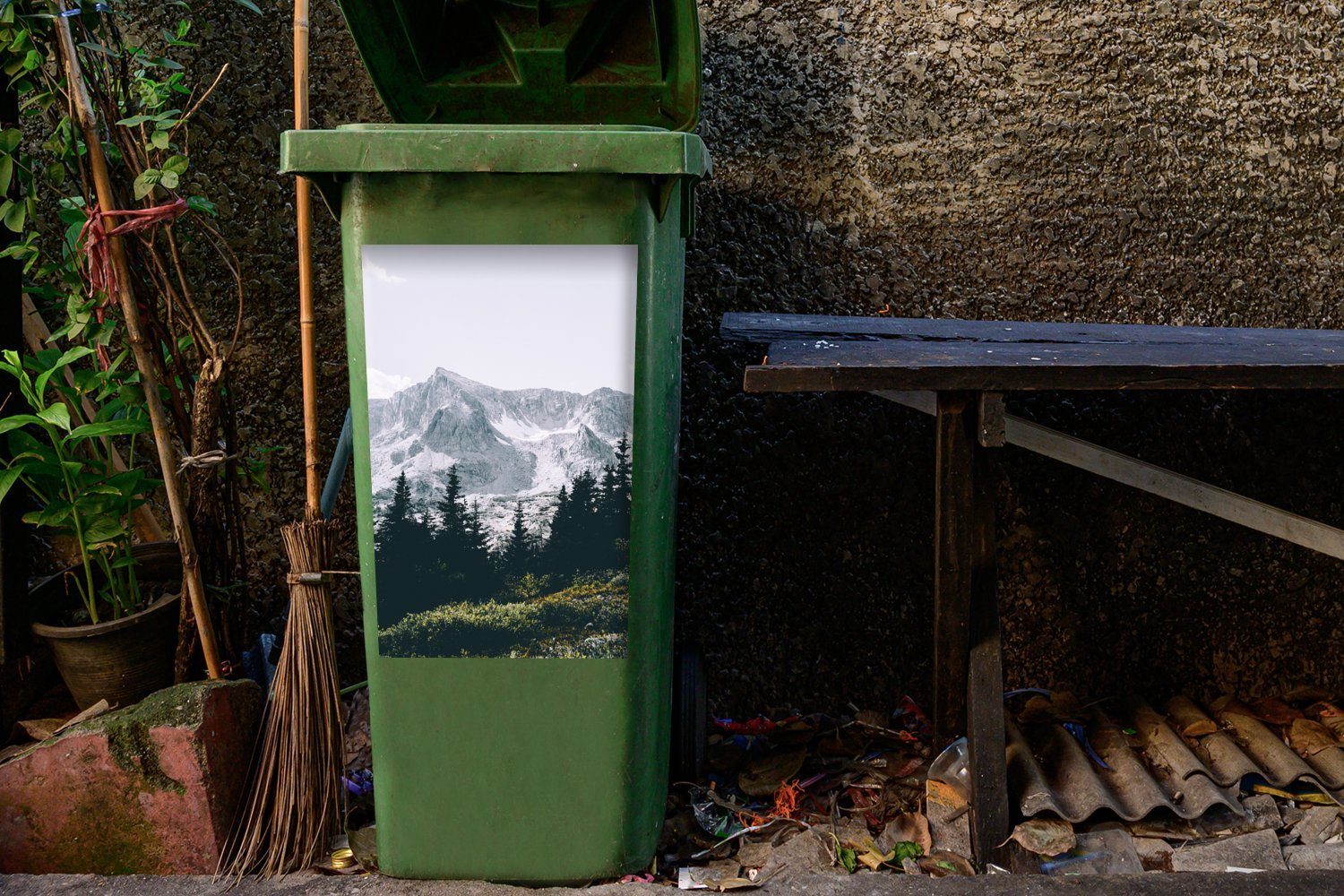 MuchoWow Wandsticker (1 Natur Container, Abfalbehälter - - Sticker, Berge Wald Mülltonne, Mülleimer-aufkleber, St)