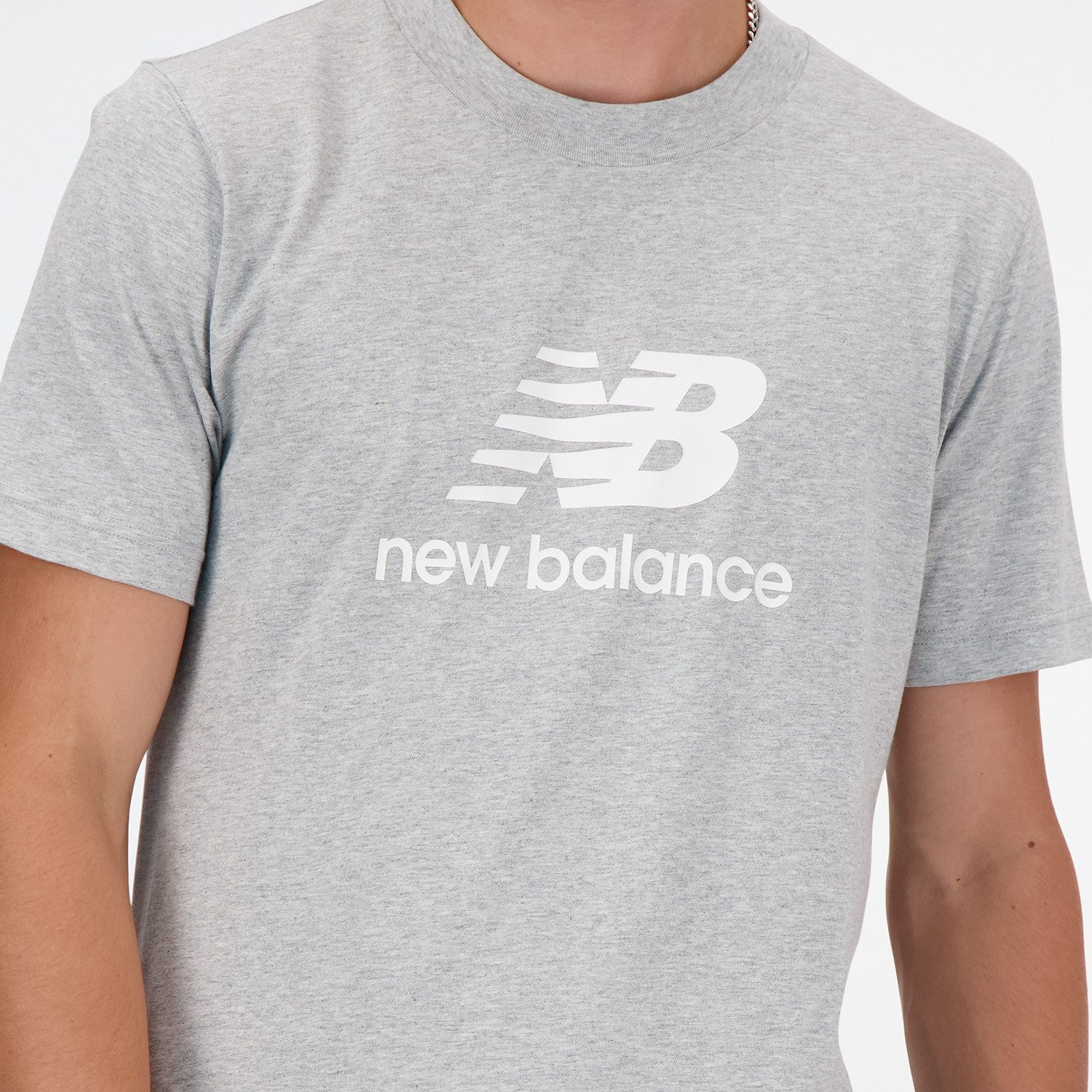 New Balance T-Shirt SPORT ESSENTIALS LOGO T-SHIRT sportliches T-Shirt, Kurzarmdesign, mit Rundhalsausschnitt